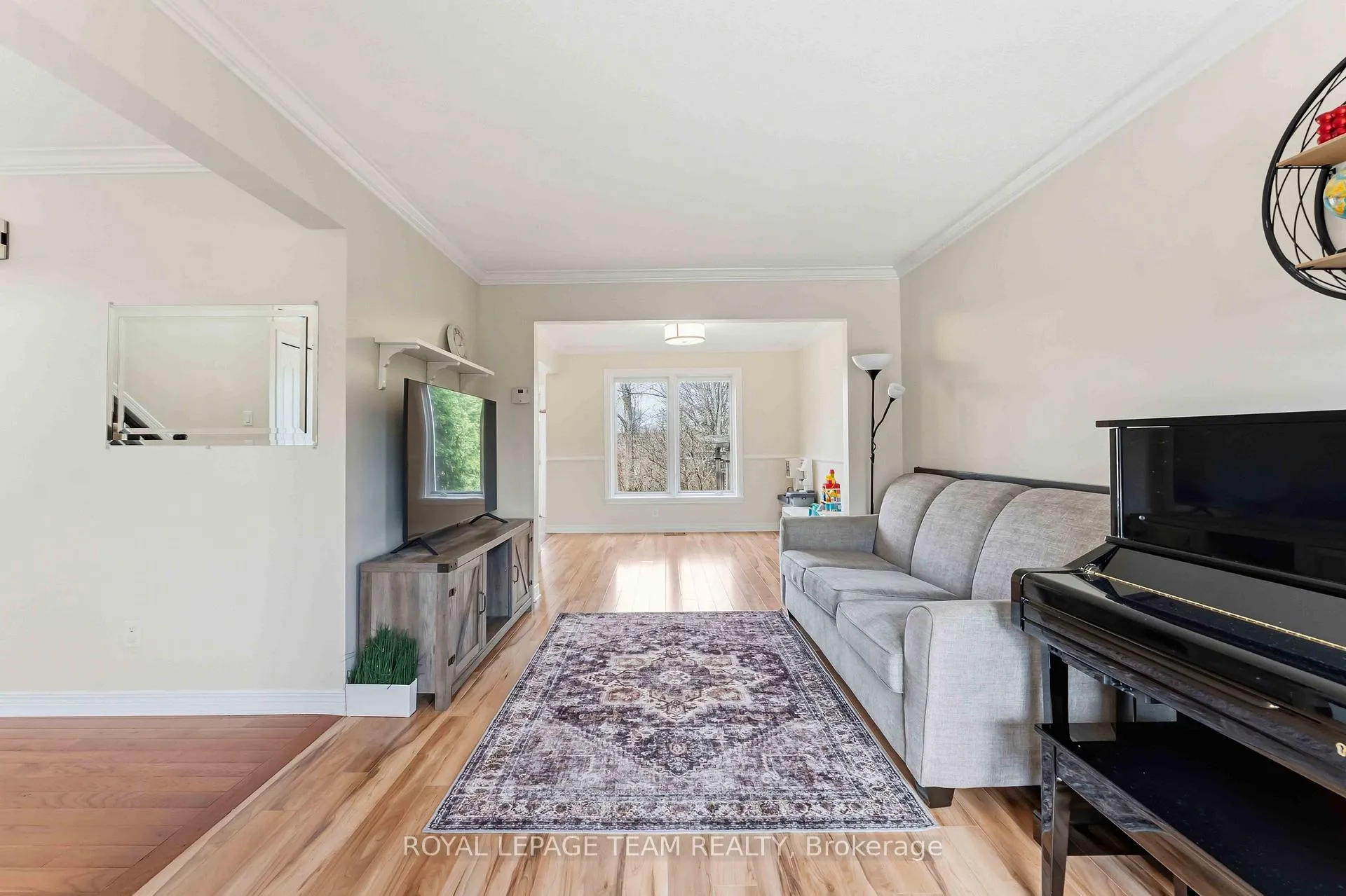 Photo 9 of 86 Sai Crescent, Ottawa, Hunt Club Park — HOMEH