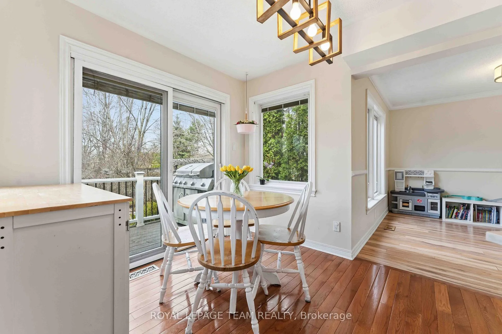 Photo 12 of 86 Sai Crescent, Ottawa, Hunt Club Park — HOMEH