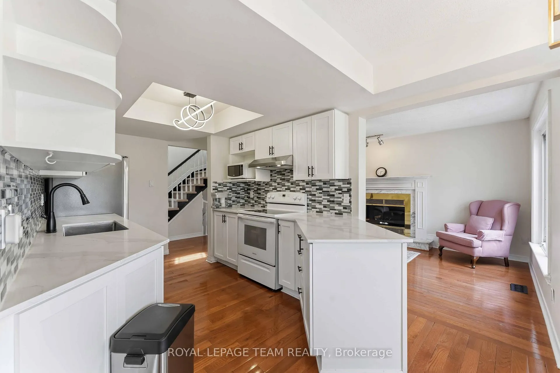 Photo 13 of 86 Sai Crescent, Ottawa, Hunt Club Park — HOMEH