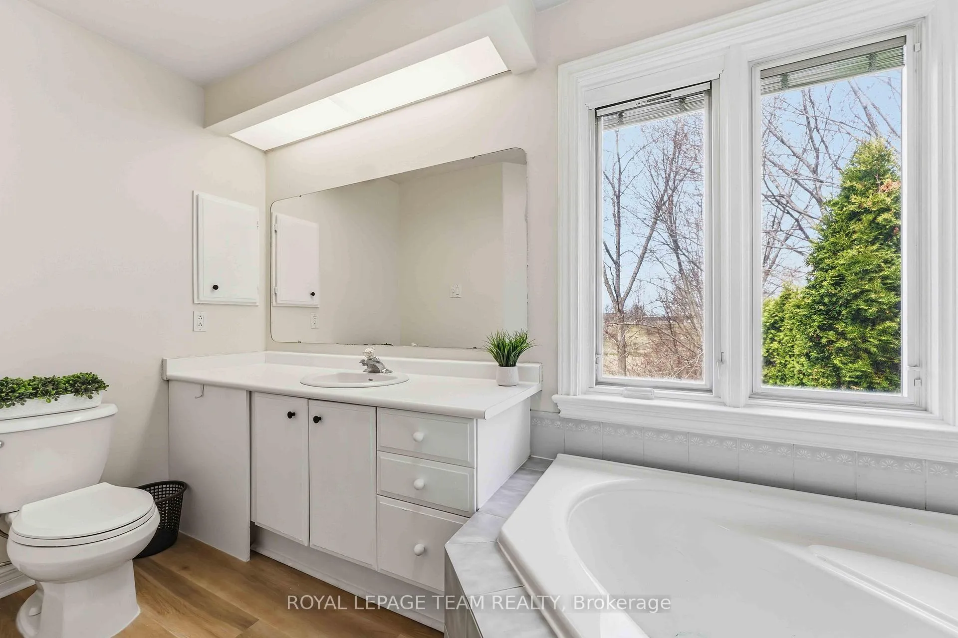 Photo 27 of 86 Sai Crescent, Ottawa, Hunt Club Park — HOMEH