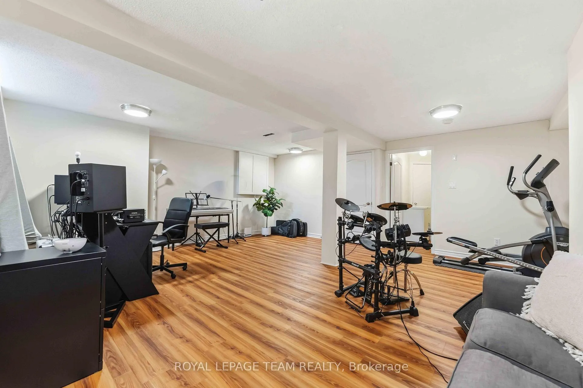 Photo 33 of 86 Sai Crescent, Ottawa, Hunt Club Park — HOMEH