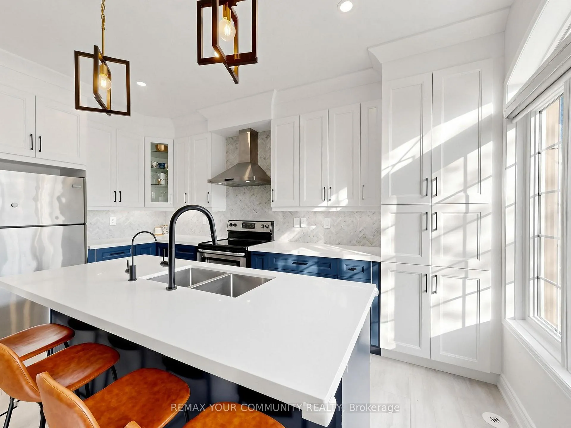 Photo 2 of 2327 Sutton Drive, Burlington, Orchard — HOMEH