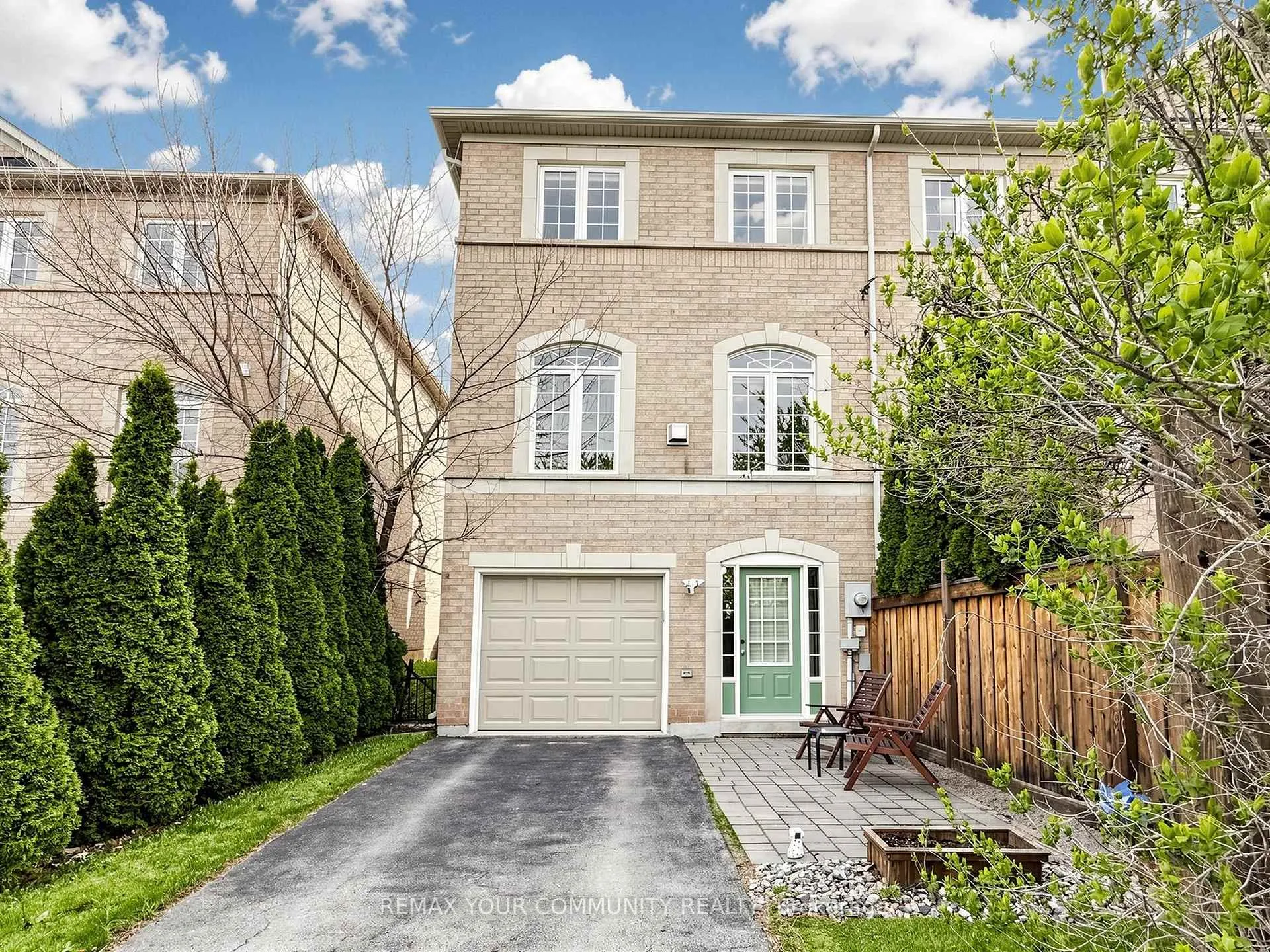 Photo 3 of 2327 Sutton Drive, Burlington, Orchard — HOMEH