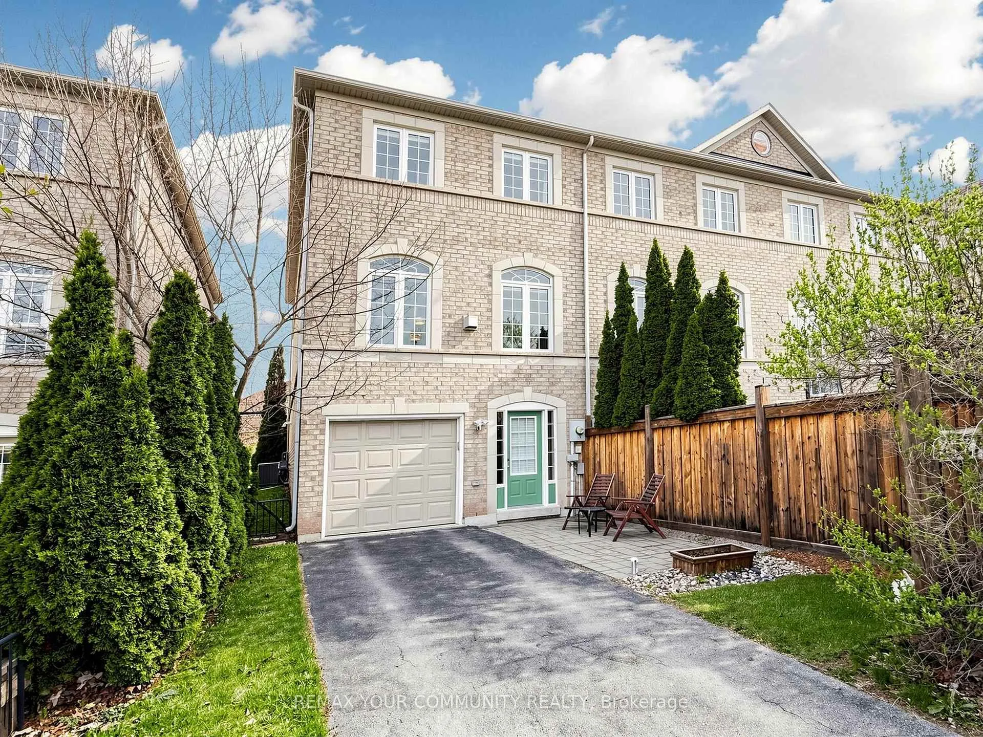 Photo 4 of 2327 Sutton Drive, Burlington, Orchard — HOMEH
