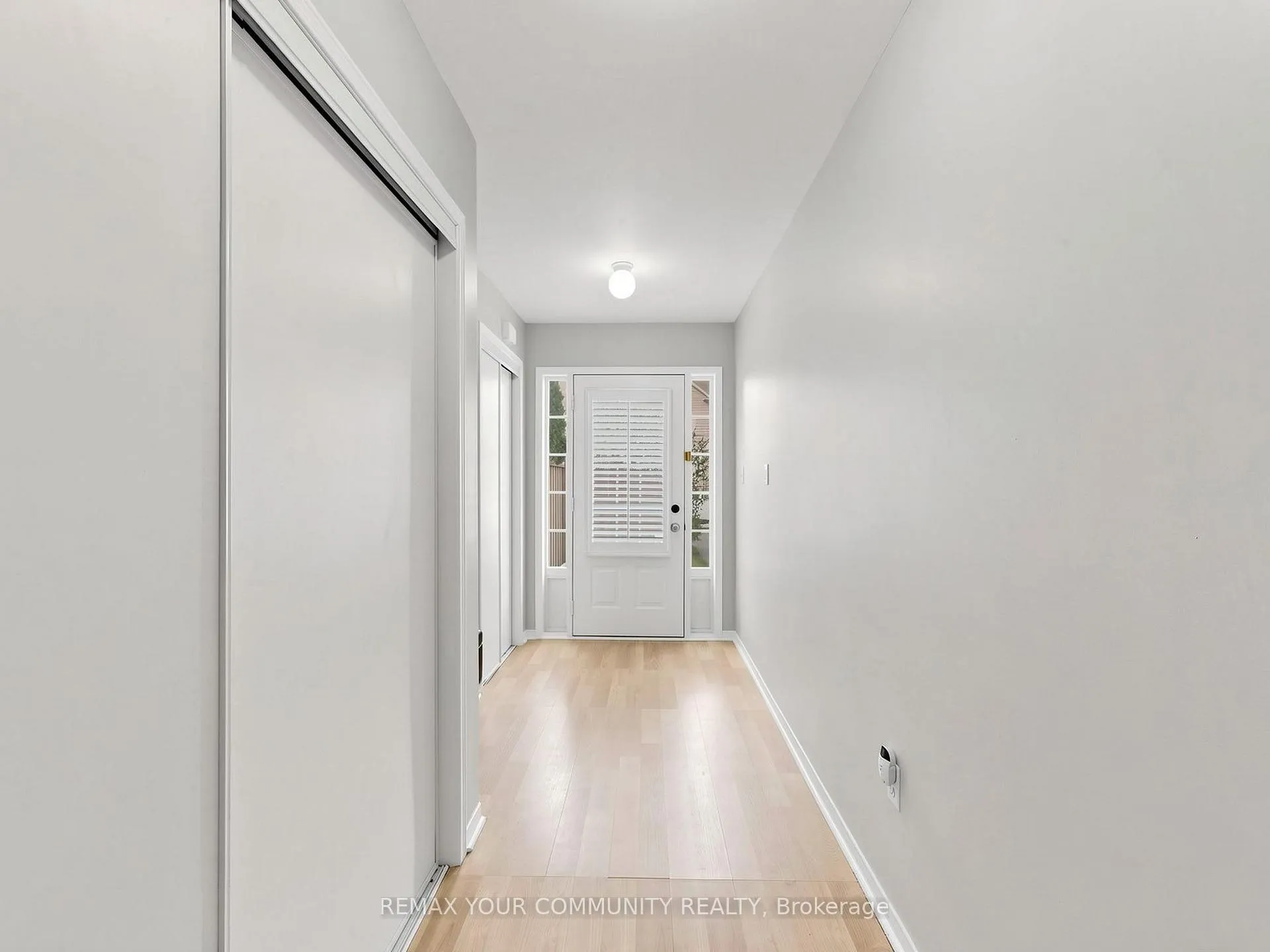 Photo 6 of 2327 Sutton Drive, Burlington, Orchard — HOMEH