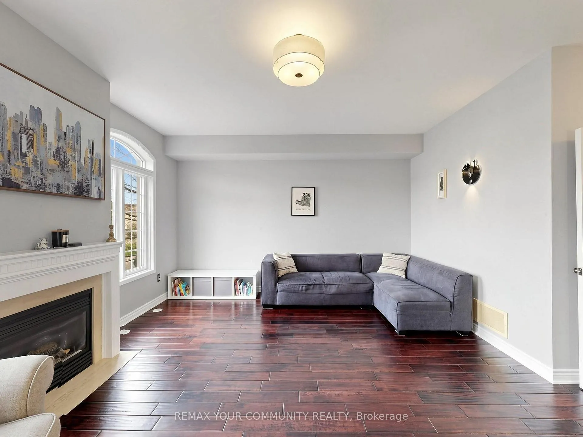 Photo 13 of 2327 Sutton Drive, Burlington, Orchard — HOMEH