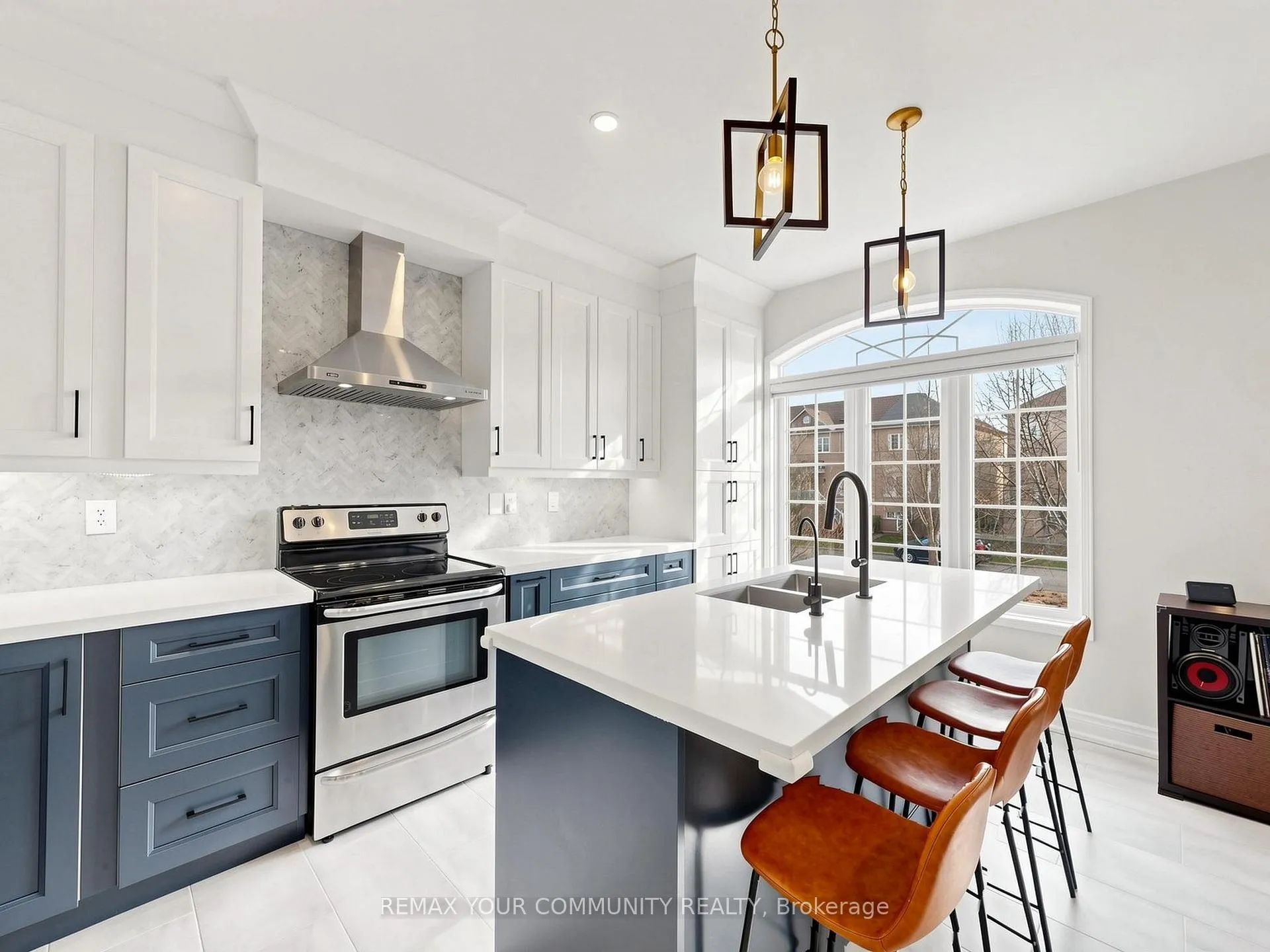 Photo 14 of 2327 Sutton Drive, Burlington, Orchard — HOMEH