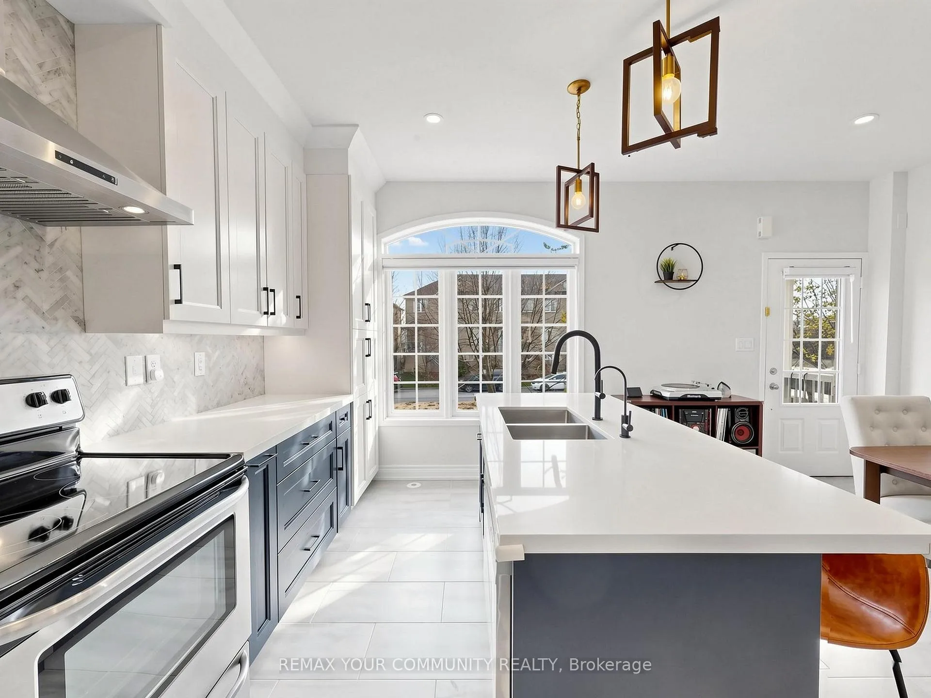 Photo 17 of 2327 Sutton Drive, Burlington, Orchard — HOMEH