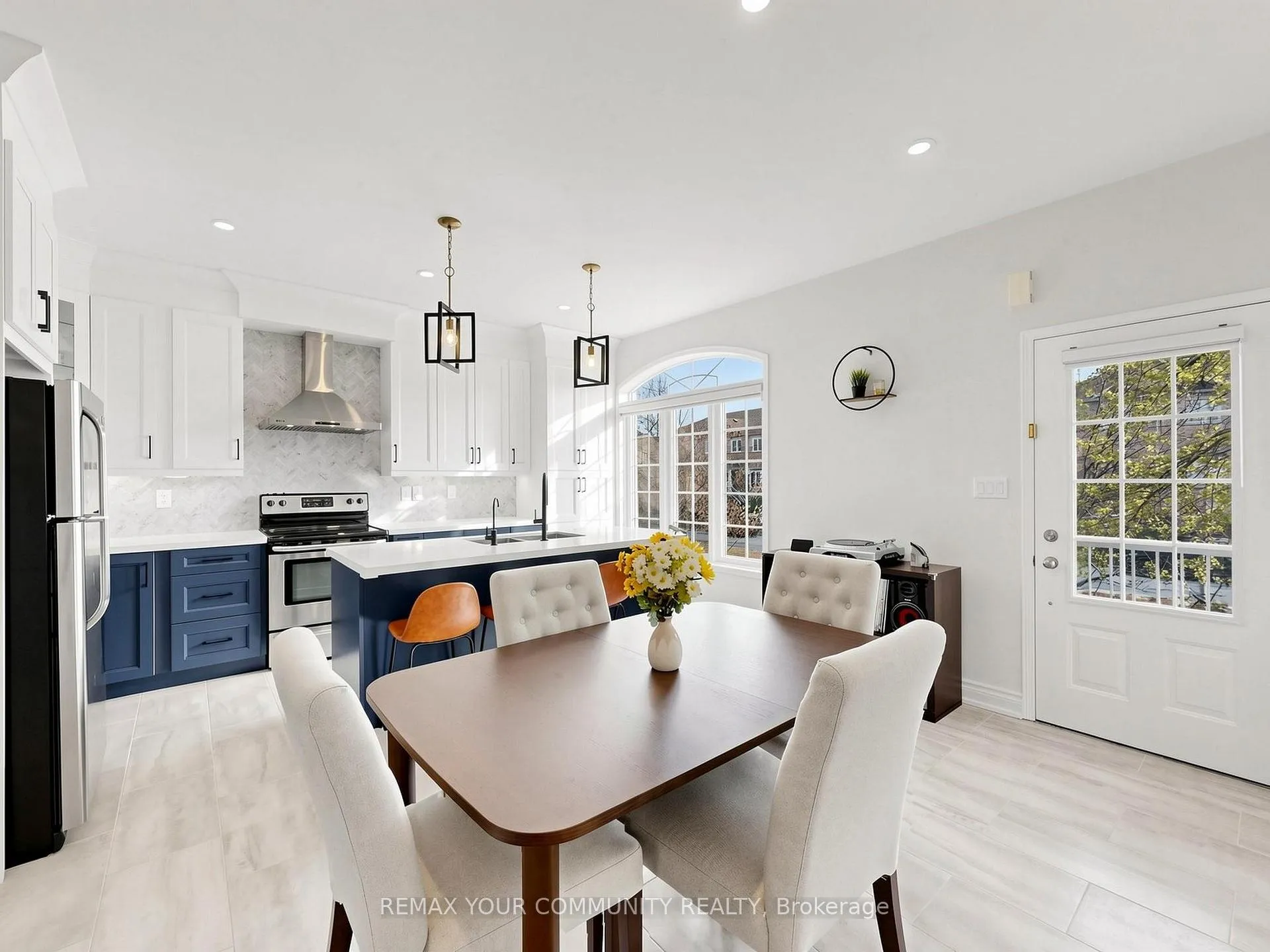Photo 18 of 2327 Sutton Drive, Burlington, Orchard — HOMEH