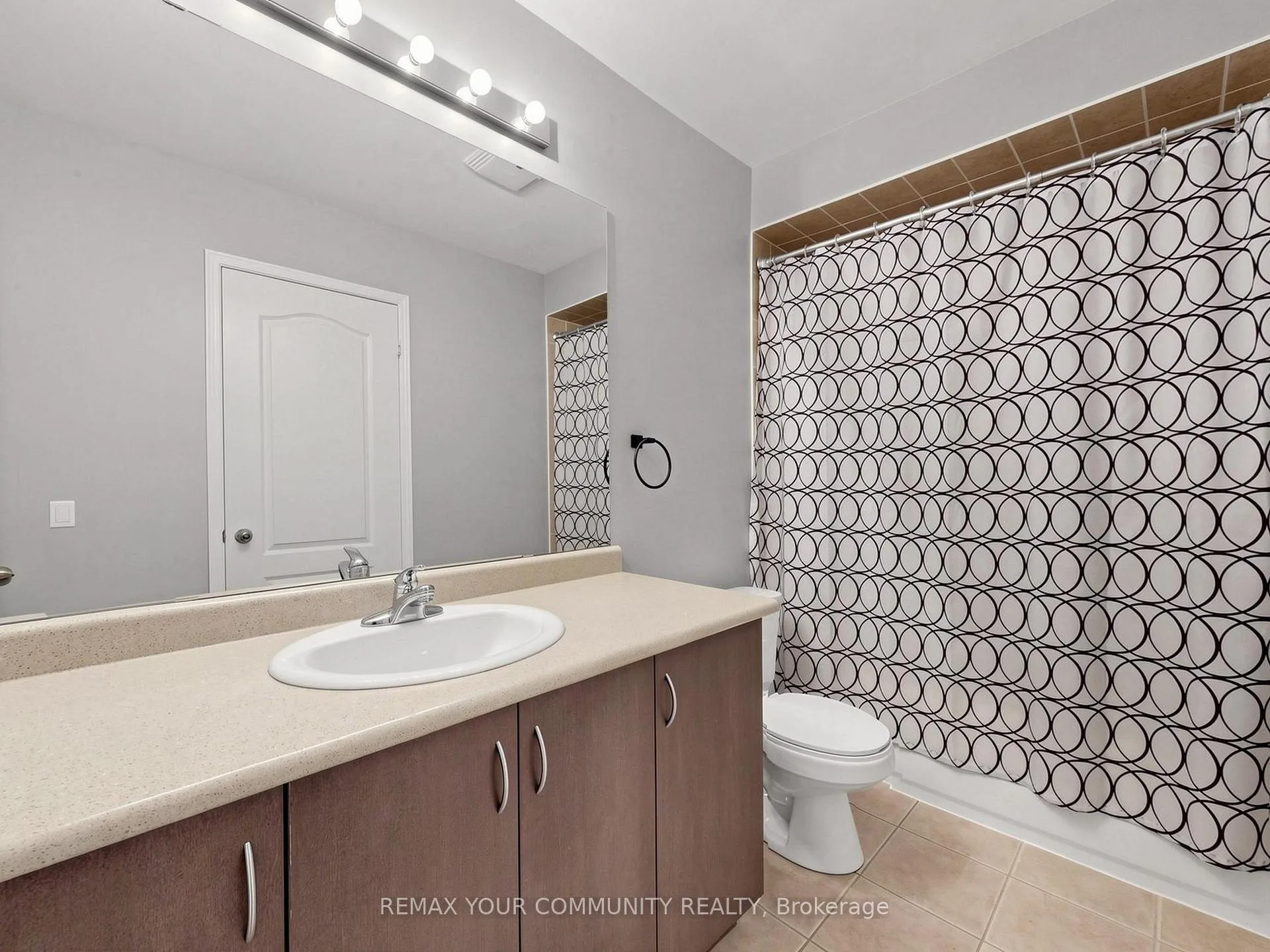 Photo 38 of 2327 Sutton Drive, Burlington, Orchard — HOMEH
