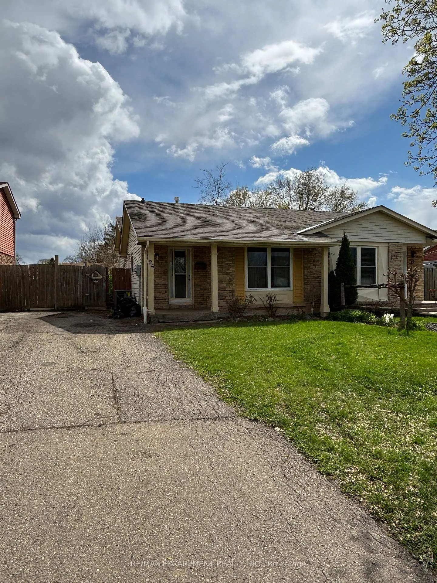 Photo 1 of 24 Dianne Drive, St. Catharines, Secord Woods — HOMEH