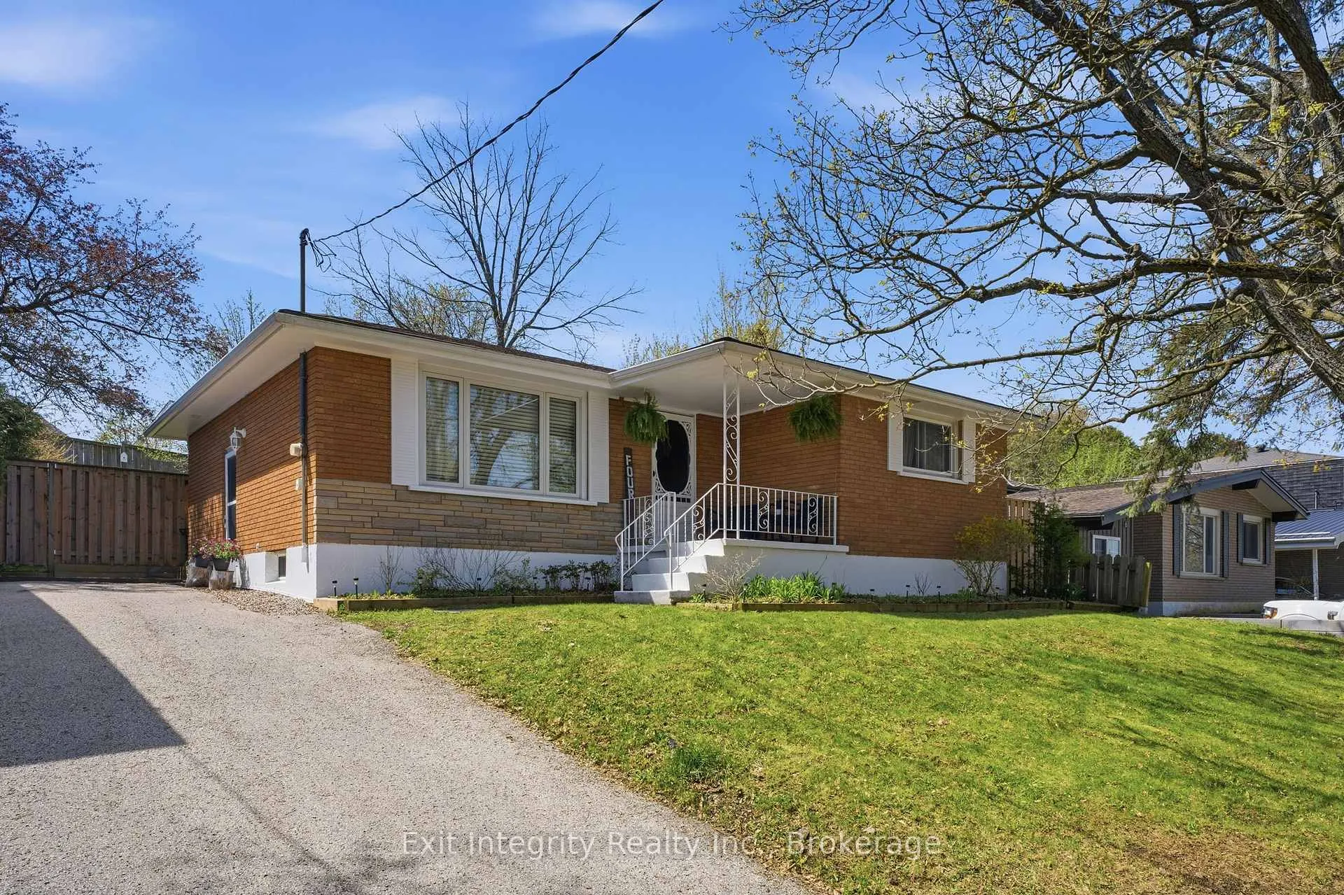 Photo 1 of 4 Howard Street, Norfolk, Simcoe — HOMEH