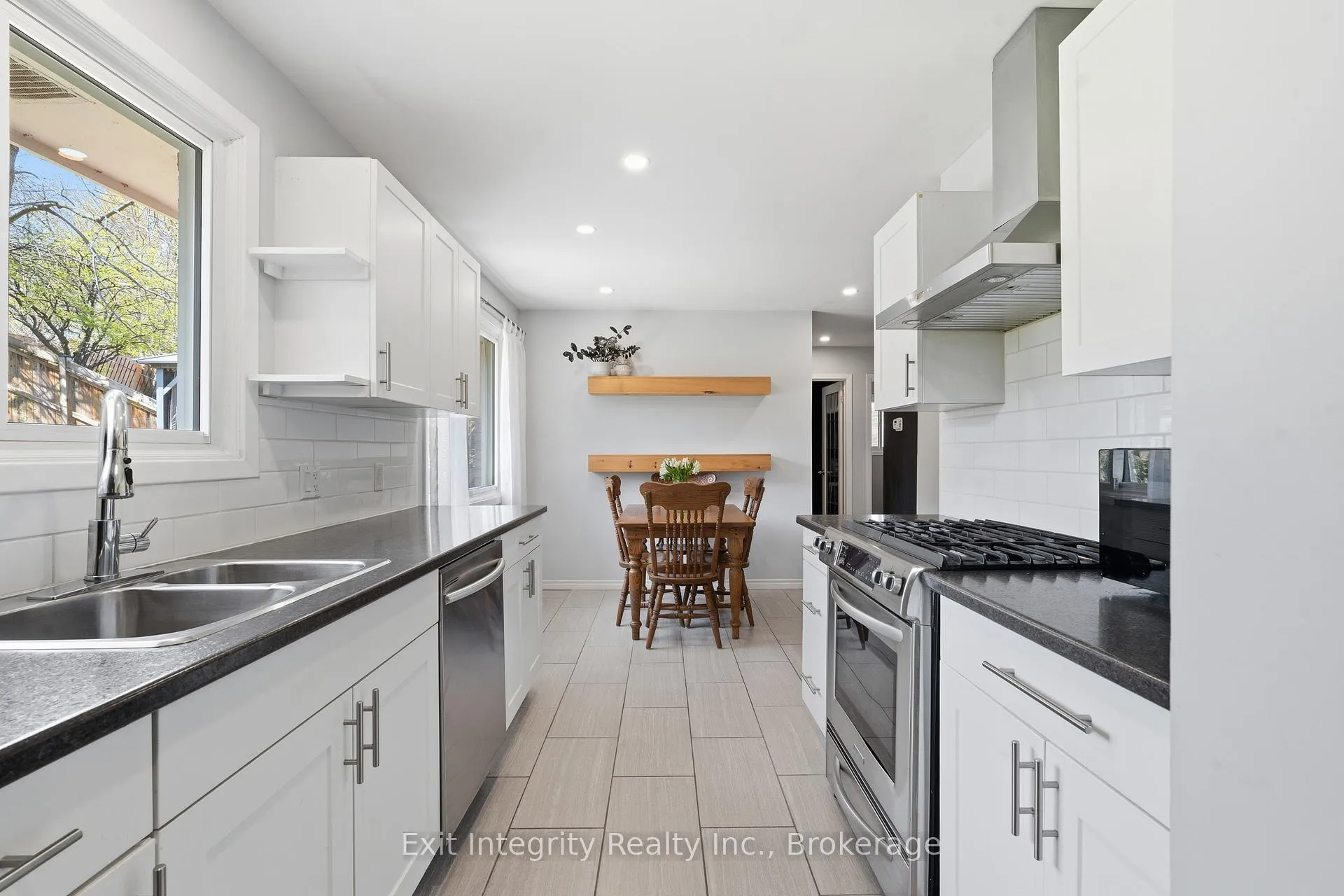 Photo 9 of 4 Howard Street, Norfolk, Simcoe — HOMEH