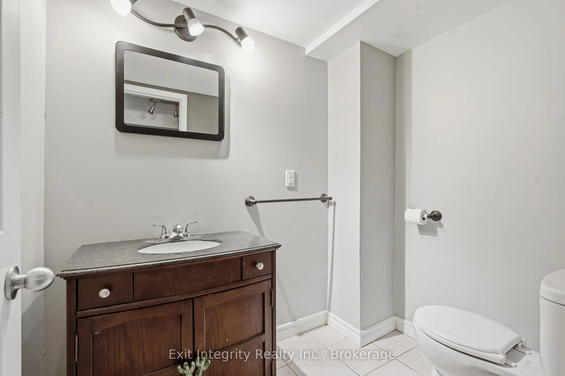 Photo 26 of 4 Howard Street, Norfolk, Simcoe — HOMEH