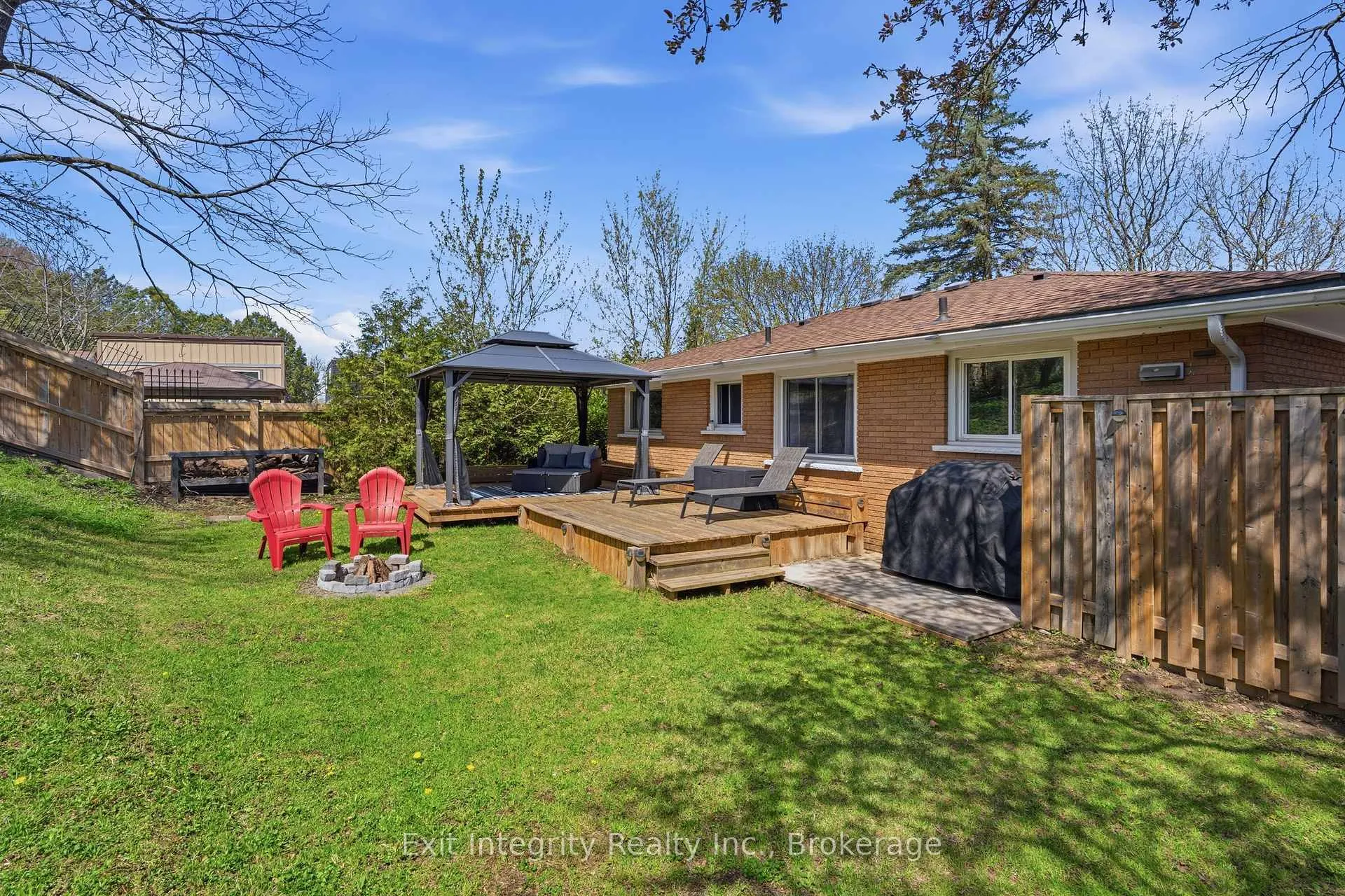 Photo 31 of 4 Howard Street, Norfolk, Simcoe — HOMEH