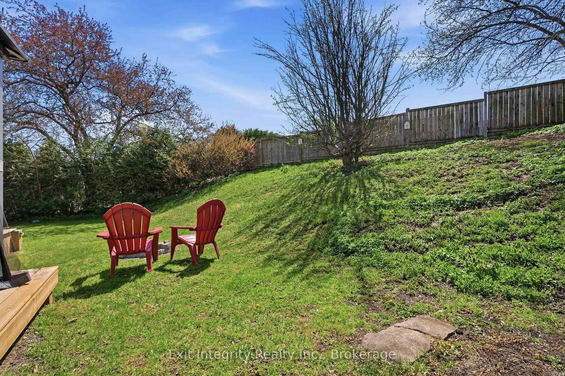 Photo 35 of 4 Howard Street, Norfolk, Simcoe — HOMEH