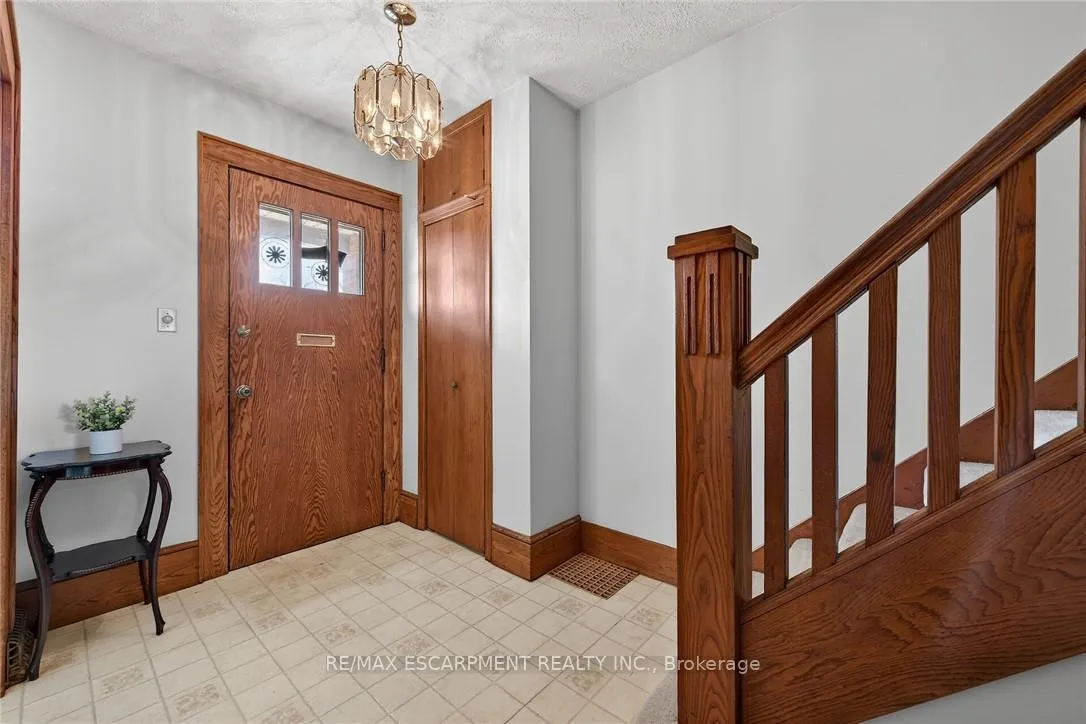Photo 5 of 257 Queensdale Avenue E, Hamilton, Inch Park — HOMEH