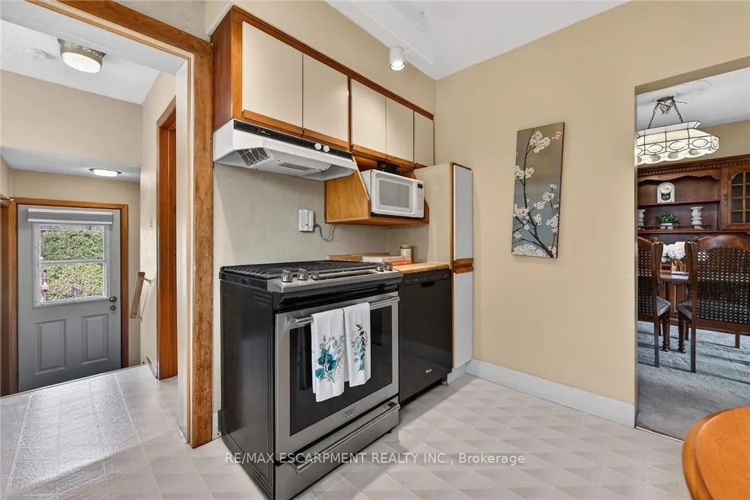 Photo 15 of 257 Queensdale Avenue E, Hamilton, Inch Park — HOMEH