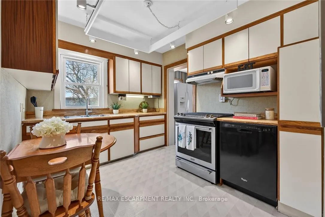 Photo 16 of 257 Queensdale Avenue E, Hamilton, Inch Park — HOMEH