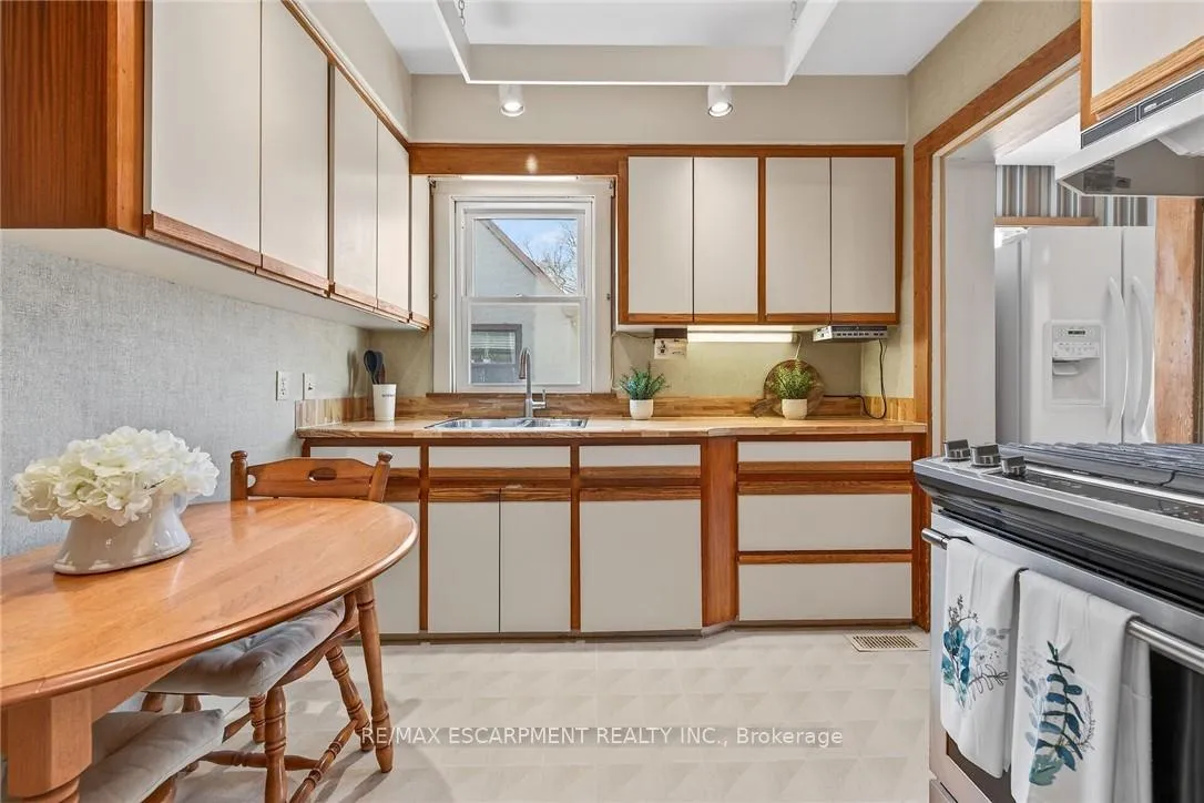 Photo 17 of 257 Queensdale Avenue E, Hamilton, Inch Park — HOMEH