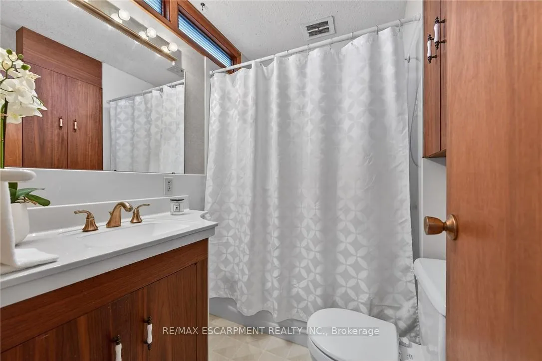 Photo 21 of 257 Queensdale Avenue E, Hamilton, Inch Park — HOMEH