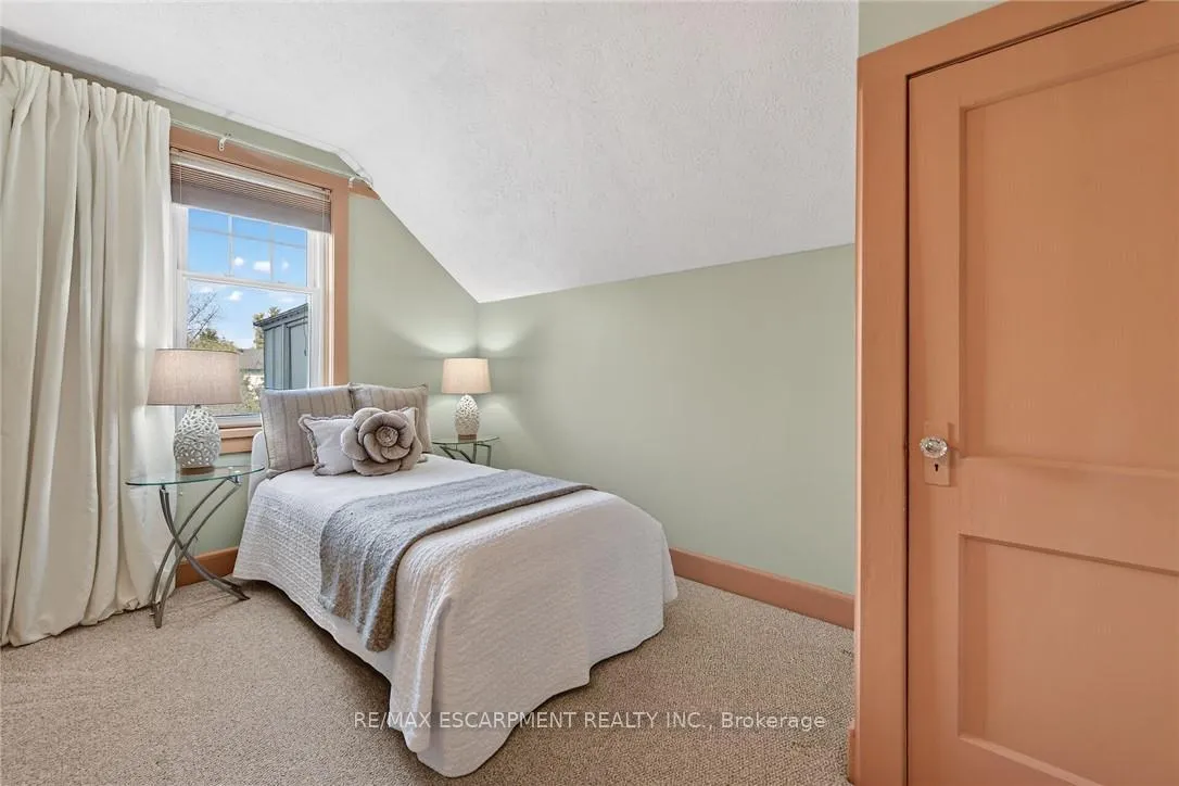 Photo 32 of 257 Queensdale Avenue E, Hamilton, Inch Park — HOMEH