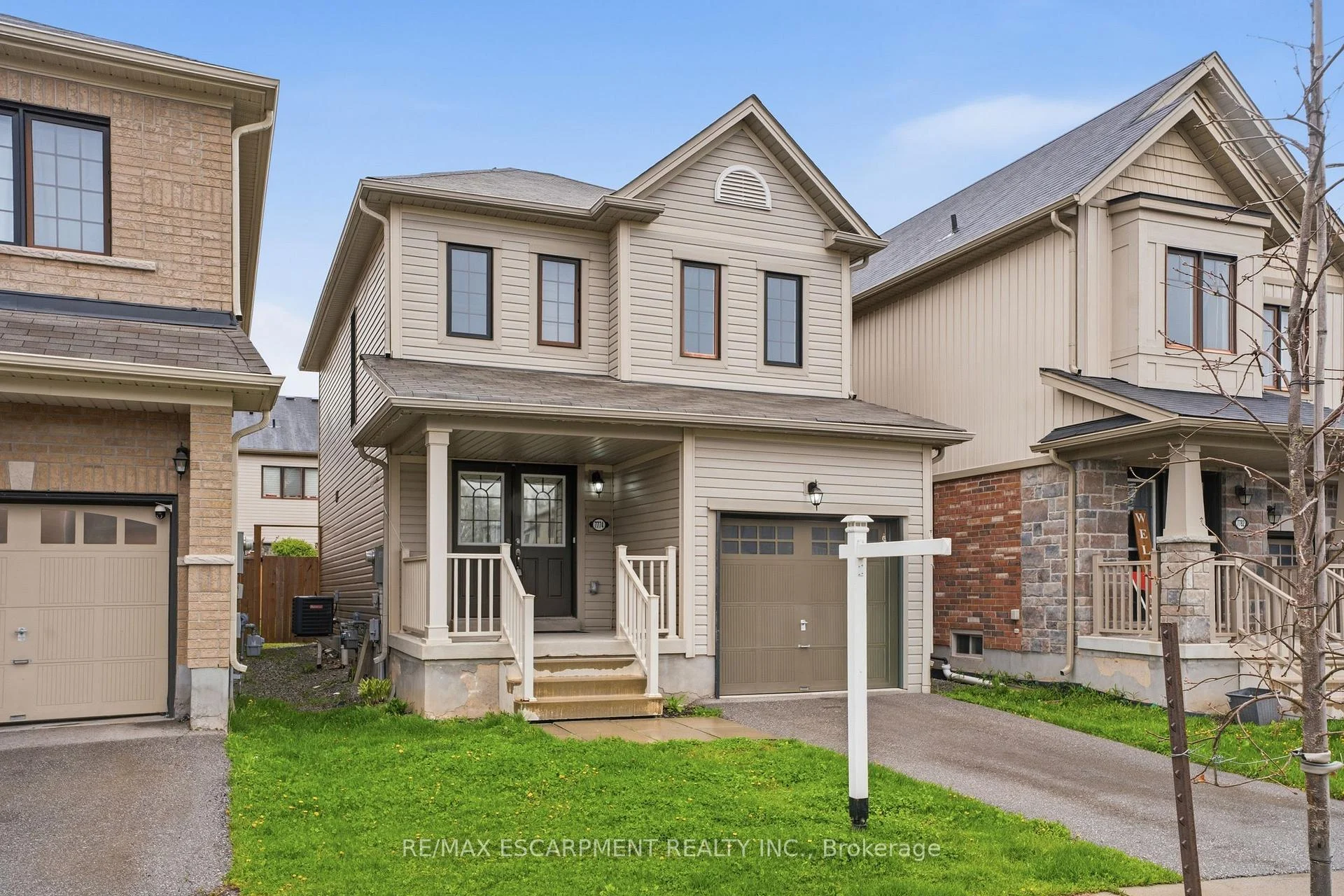 Photo 3 of 7774 Buckeye Crescent, Niagara Falls, Brown — HOMEH