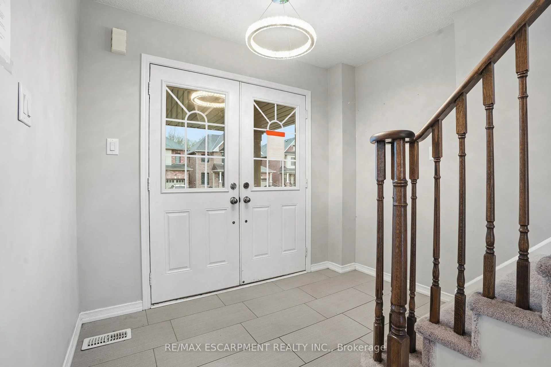 Photo 4 of 7774 Buckeye Crescent, Niagara Falls, Brown — HOMEH