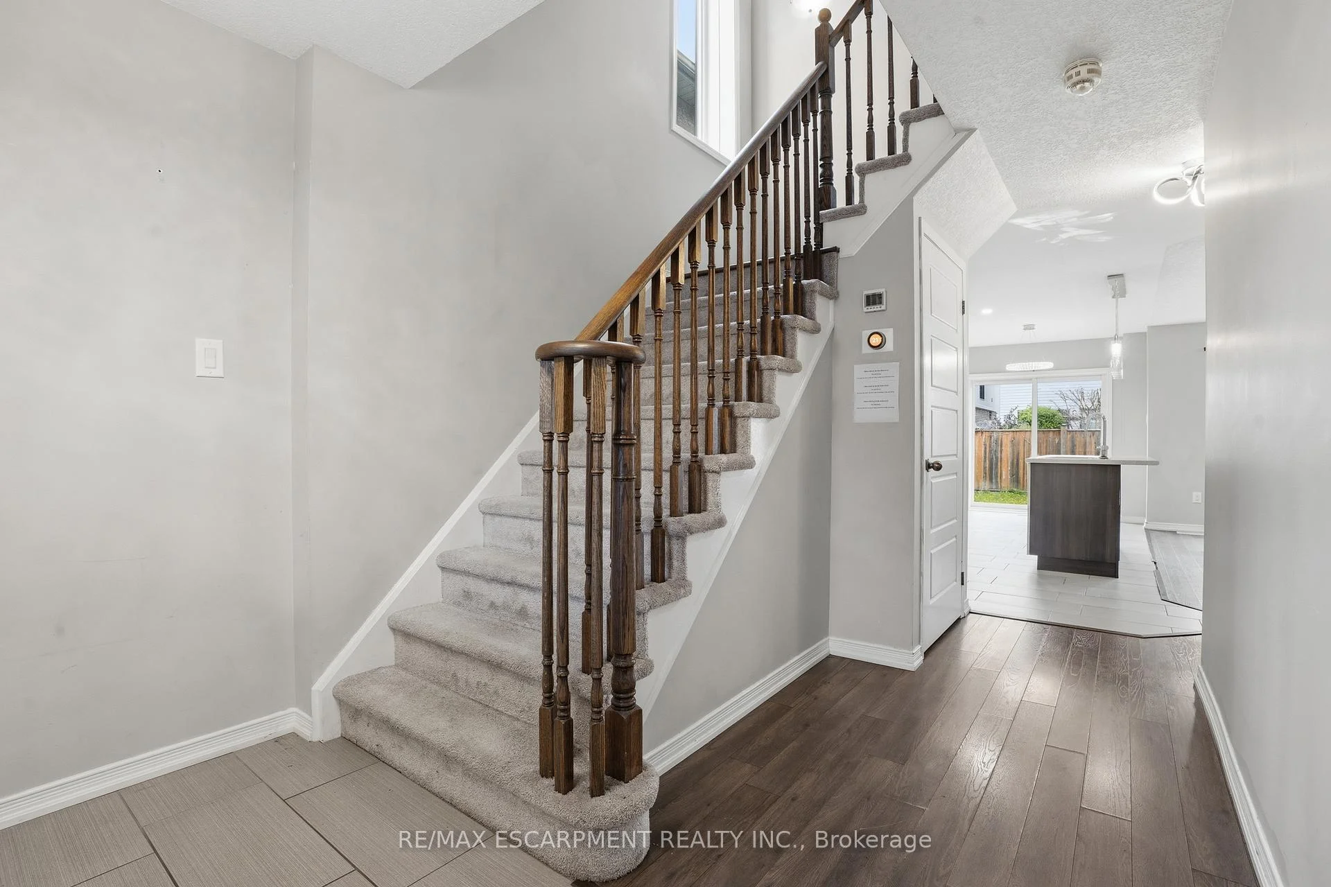 Photo 5 of 7774 Buckeye Crescent, Niagara Falls, Brown — HOMEH