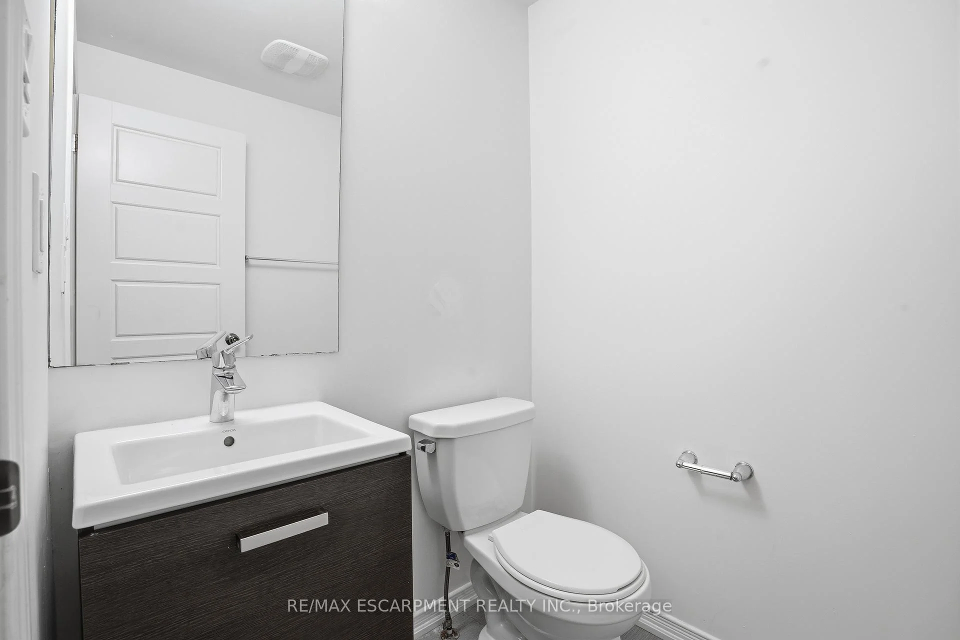 Photo 6 of 7774 Buckeye Crescent, Niagara Falls, Brown — HOMEH