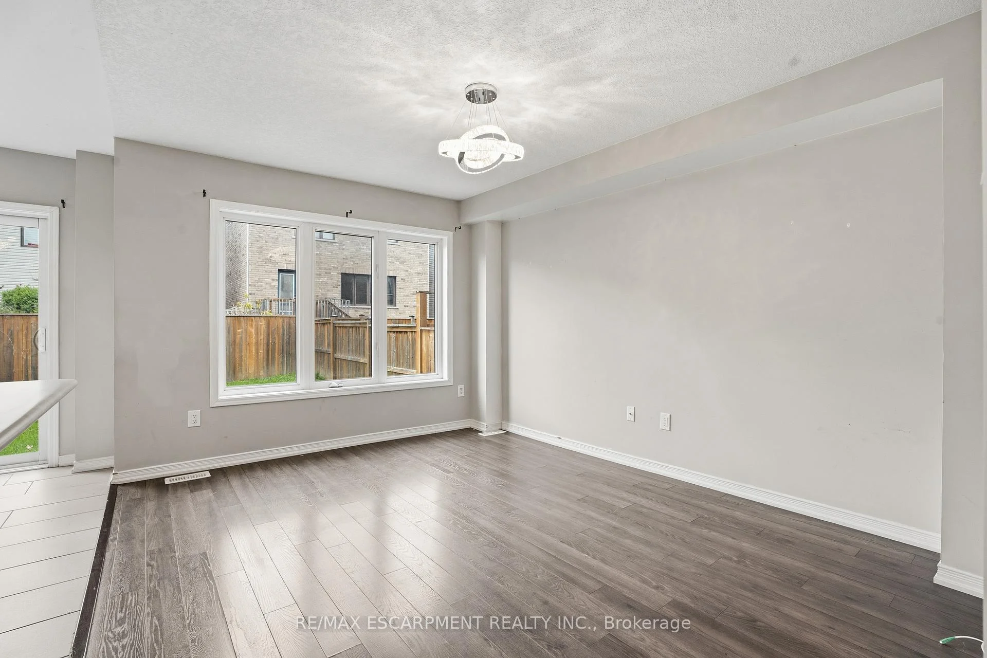 Photo 8 of 7774 Buckeye Crescent, Niagara Falls, Brown — HOMEH