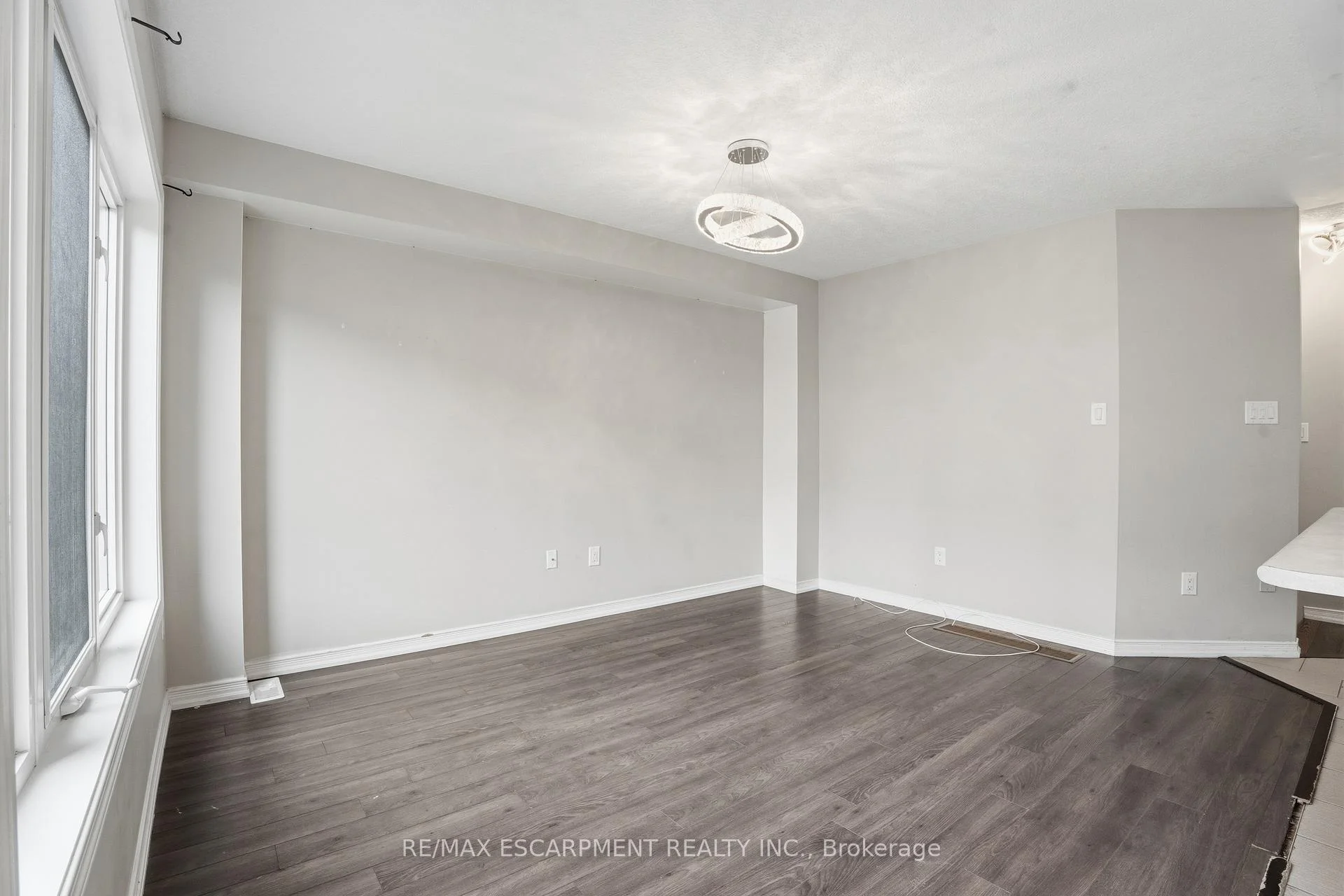 Photo 9 of 7774 Buckeye Crescent, Niagara Falls, Brown — HOMEH