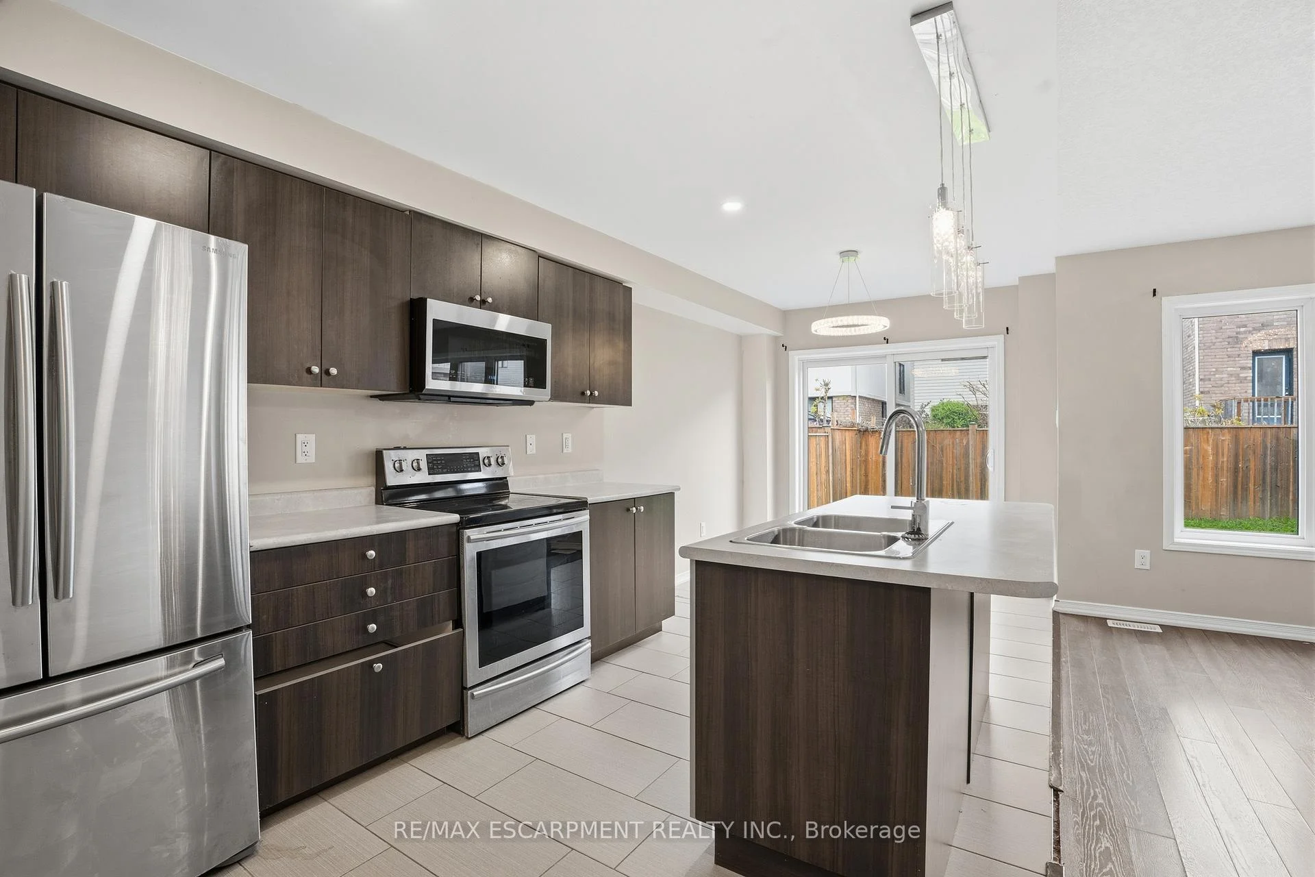 Photo 10 of 7774 Buckeye Crescent, Niagara Falls, Brown — HOMEH