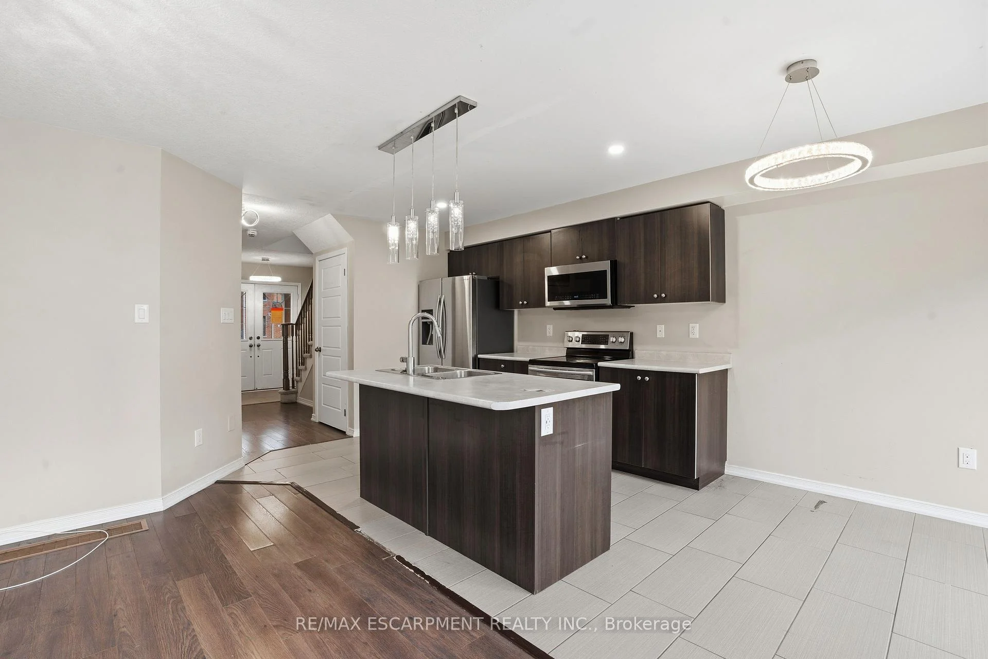Photo 11 of 7774 Buckeye Crescent, Niagara Falls, Brown — HOMEH