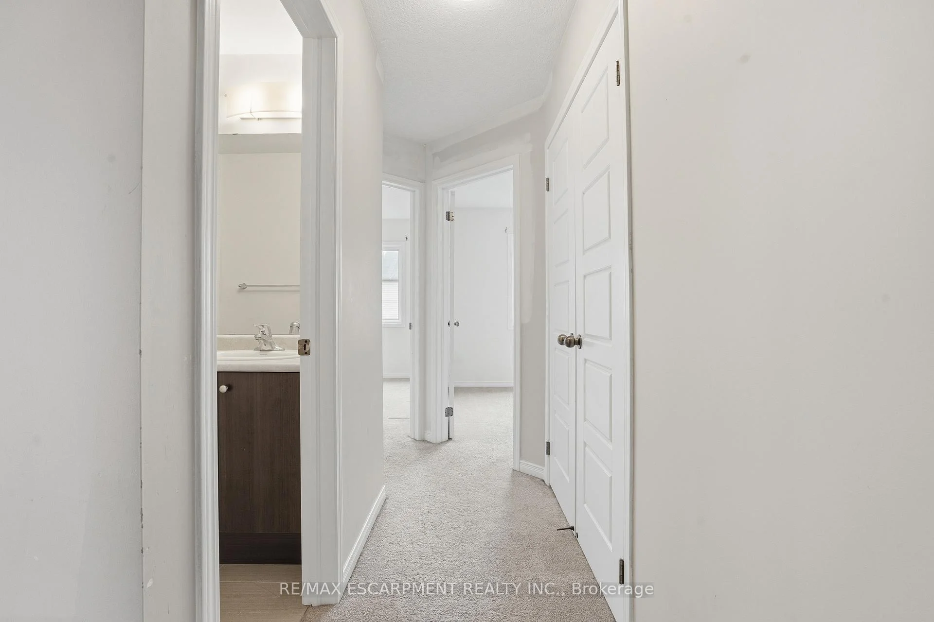 Photo 14 of 7774 Buckeye Crescent, Niagara Falls, Brown — HOMEH
