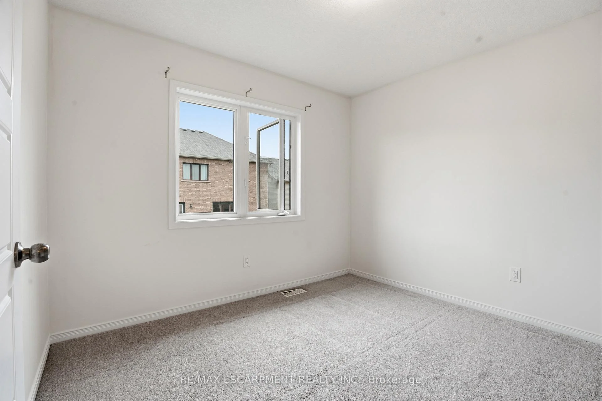 Photo 17 of 7774 Buckeye Crescent, Niagara Falls, Brown — HOMEH