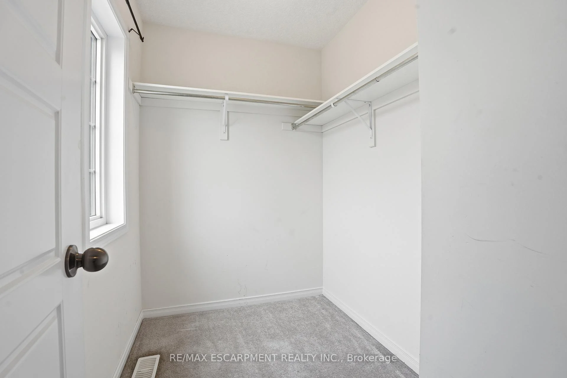 Photo 22 of 7774 Buckeye Crescent, Niagara Falls, Brown — HOMEH