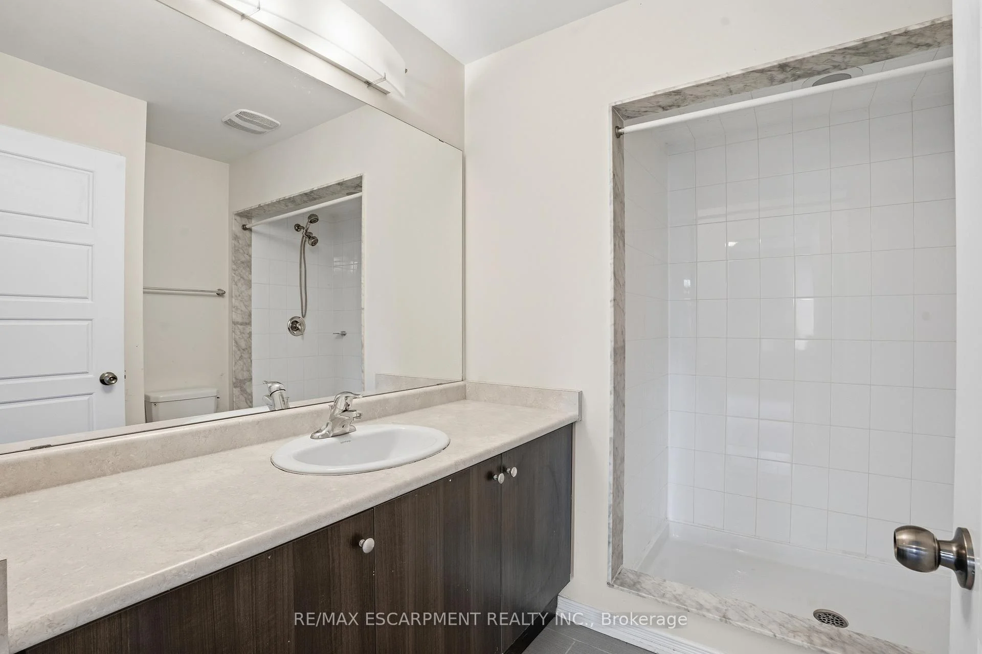 Photo 23 of 7774 Buckeye Crescent, Niagara Falls, Brown — HOMEH
