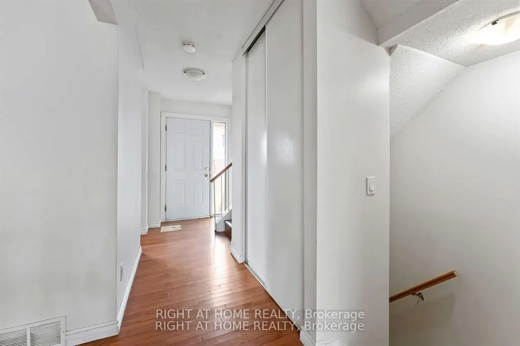 Photo 2 of Unit 21, 5 Hadley Circle, Ottawa, Bells Corners — HOMEH