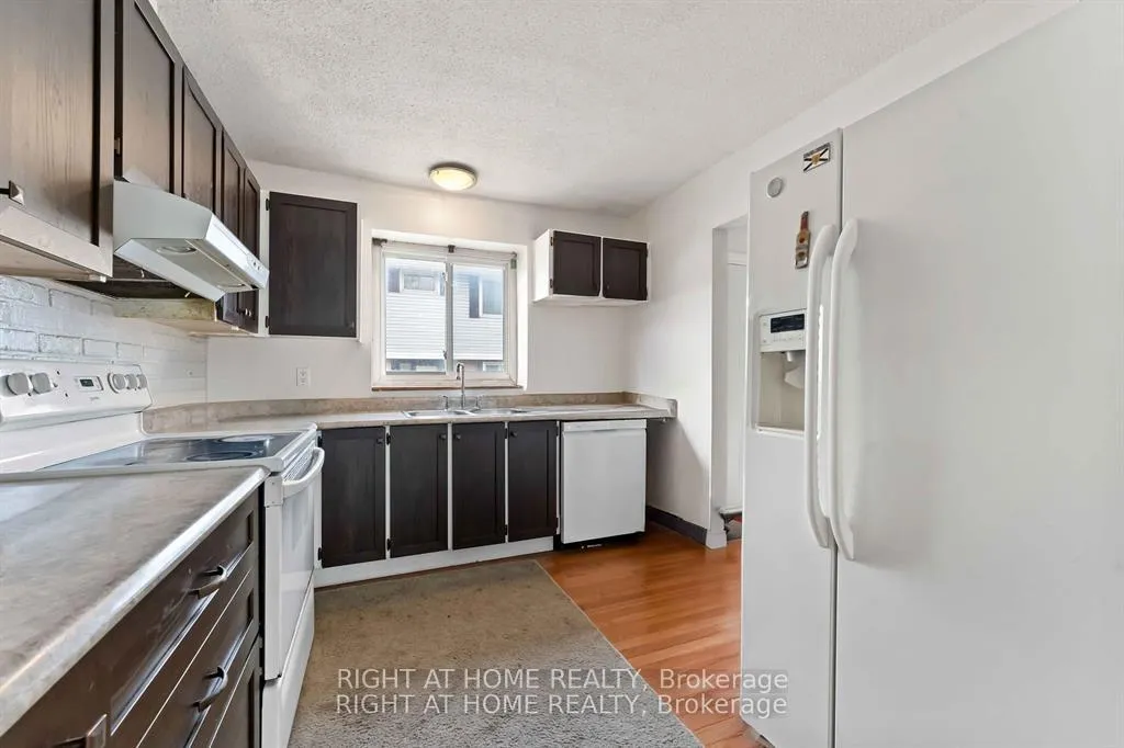 Photo 5 of Unit 21, 5 Hadley Circle, Ottawa, Bells Corners — HOMEH