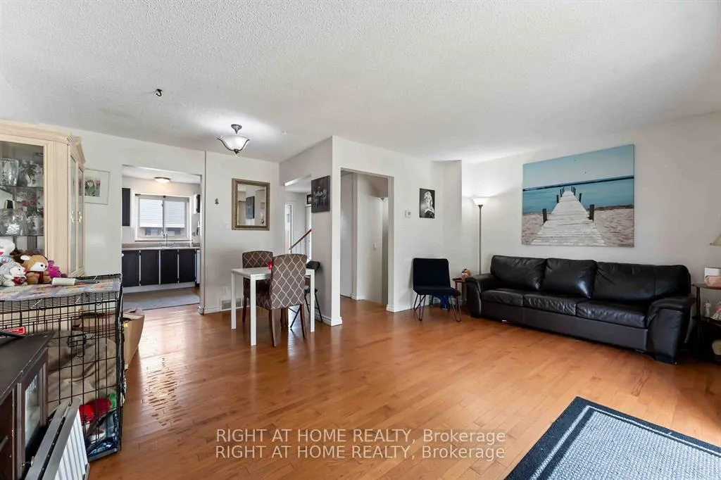 Photo 9 of Unit 21, 5 Hadley Circle, Ottawa, Bells Corners — HOMEH
