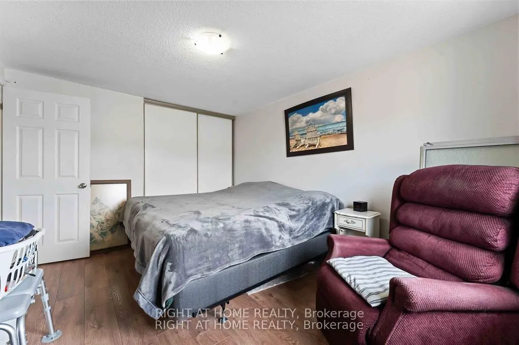 Photo 11 of Unit 21, 5 Hadley Circle, Ottawa, Bells Corners — HOMEH