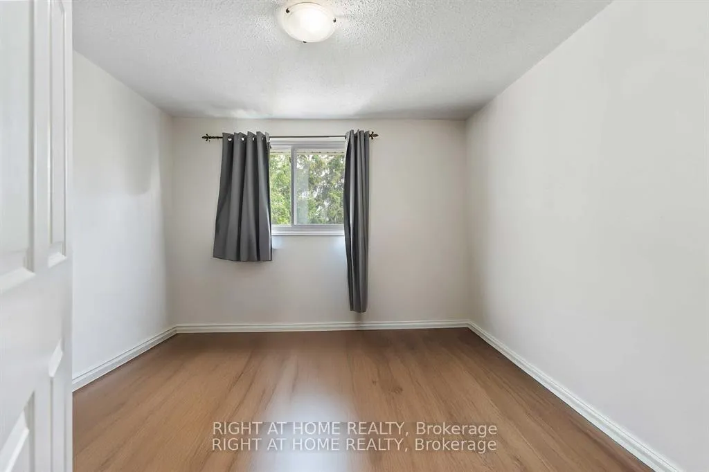 Photo 12 of Unit 21, 5 Hadley Circle, Ottawa, Bells Corners — HOMEH