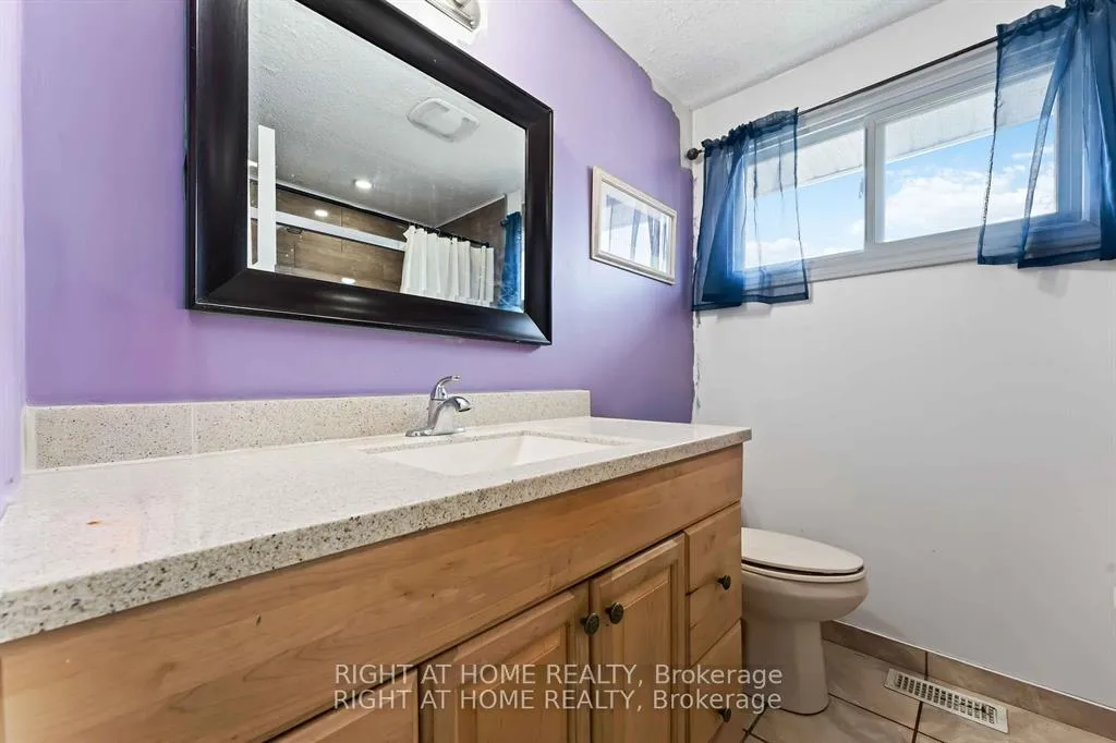 Photo 15 of Unit 21, 5 Hadley Circle, Ottawa, Bells Corners — HOMEH