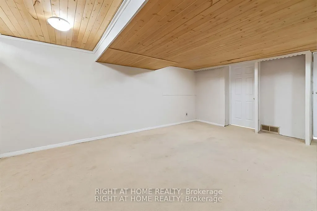 Photo 17 of Unit 21, 5 Hadley Circle, Ottawa, Bells Corners — HOMEH