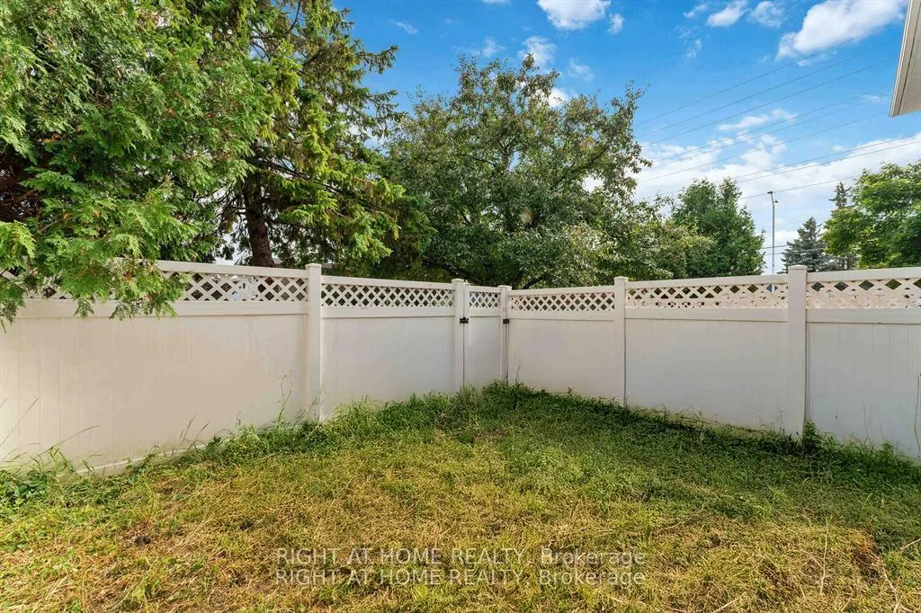 Photo 20 of Unit 21, 5 Hadley Circle, Ottawa, Bells Corners — HOMEH