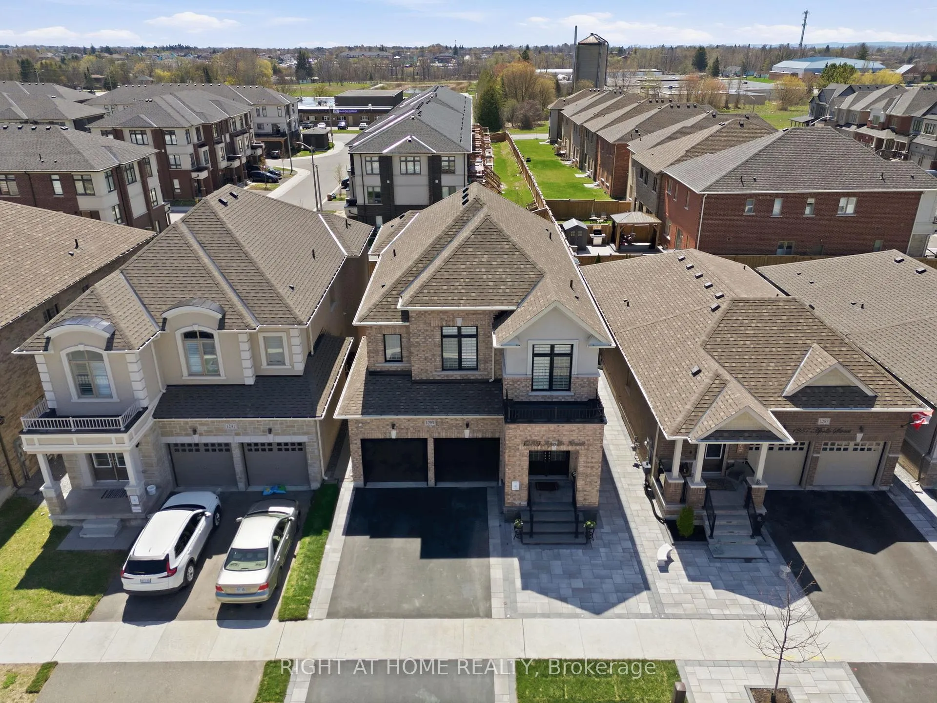 Photo 3 of 1289 Apollo Street, Oshawa, Eastdale — HOMEH