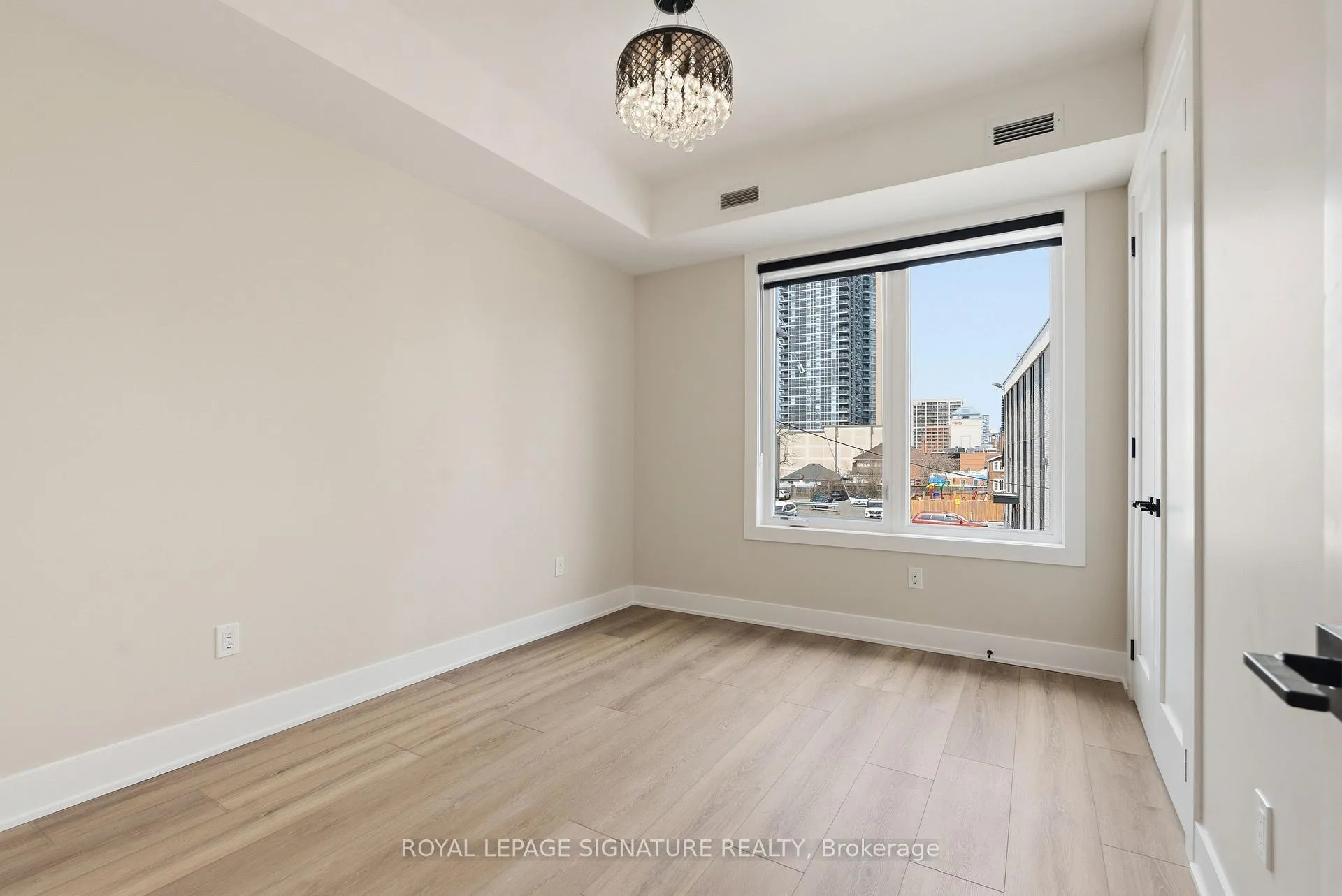 Photo 7 of Unit #2, 5 Mill Street N, Brampton, Downtown Brampton — HOMEH