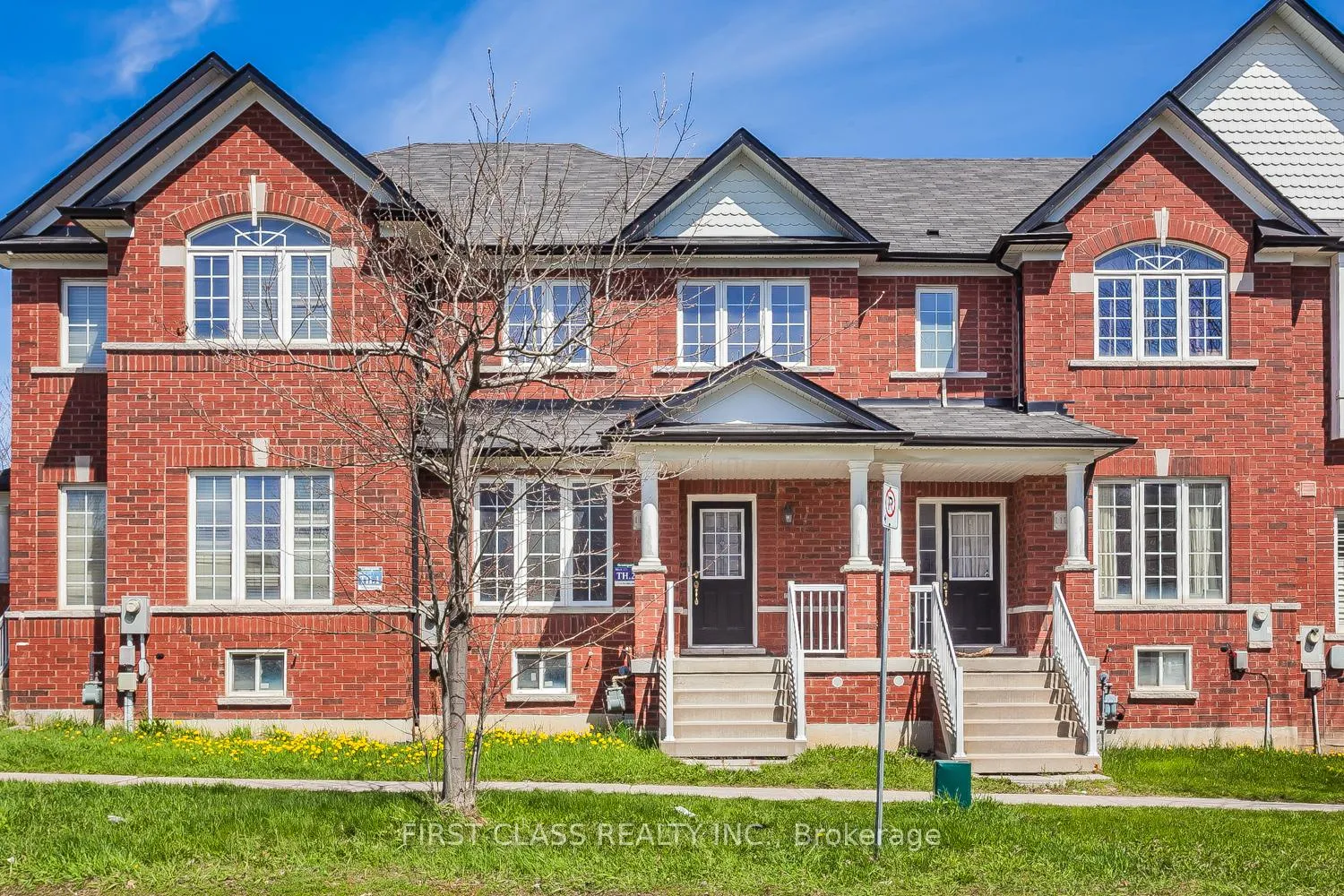 Front of 1116 Bur Oak Avenue
