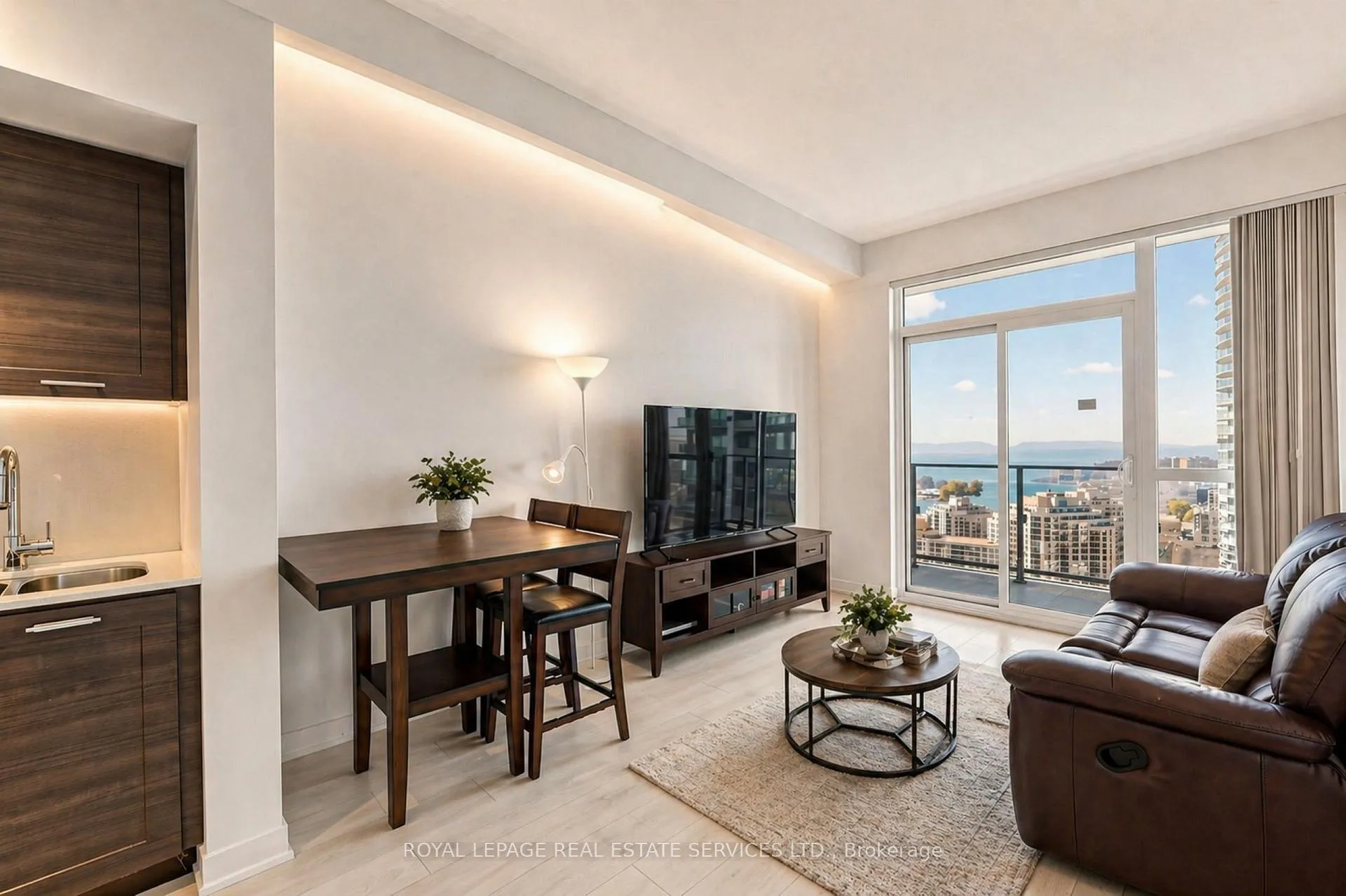 Front of Unit 2903, 2200 Lake Shore Boulevard W